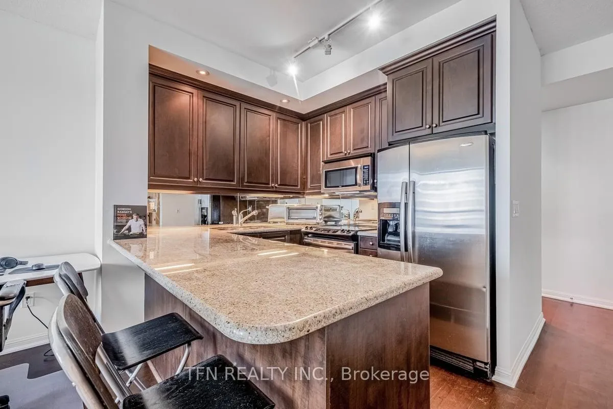 Photo 6 of Unit 501, 628 Fleet Street, Toronto, Niagara — HOMEH
