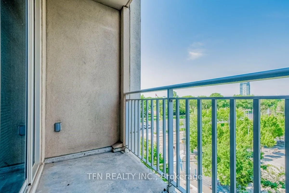 Photo 12 of Unit 501, 628 Fleet Street, Toronto, Niagara — HOMEH