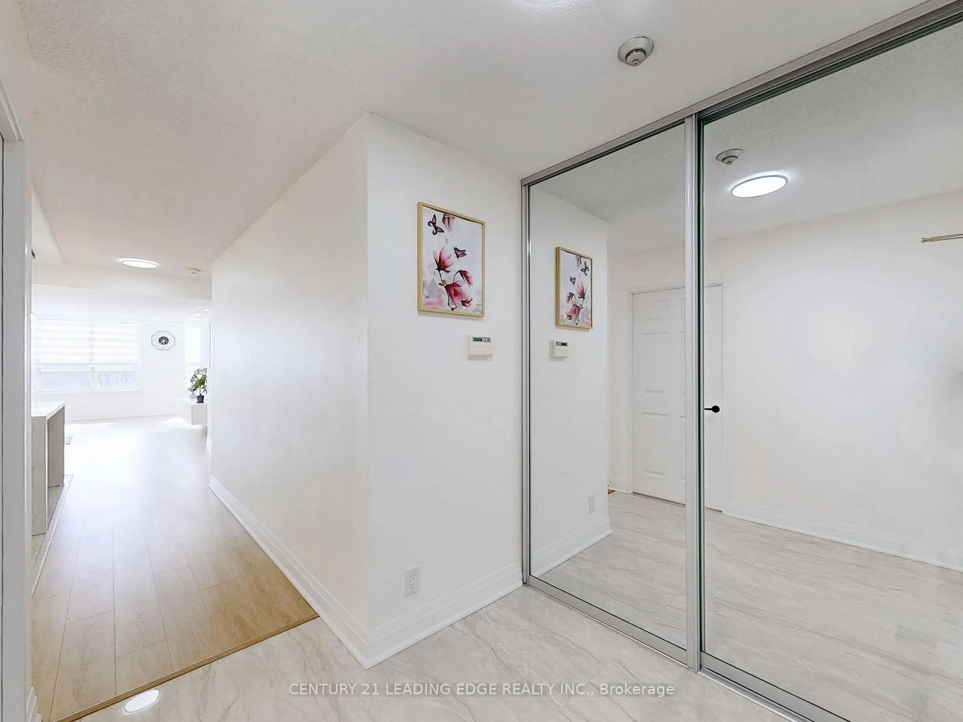 Photo 4 of Unit 403, 205 Wynford Drive, Toronto, Flemingdon Park — HOMEH