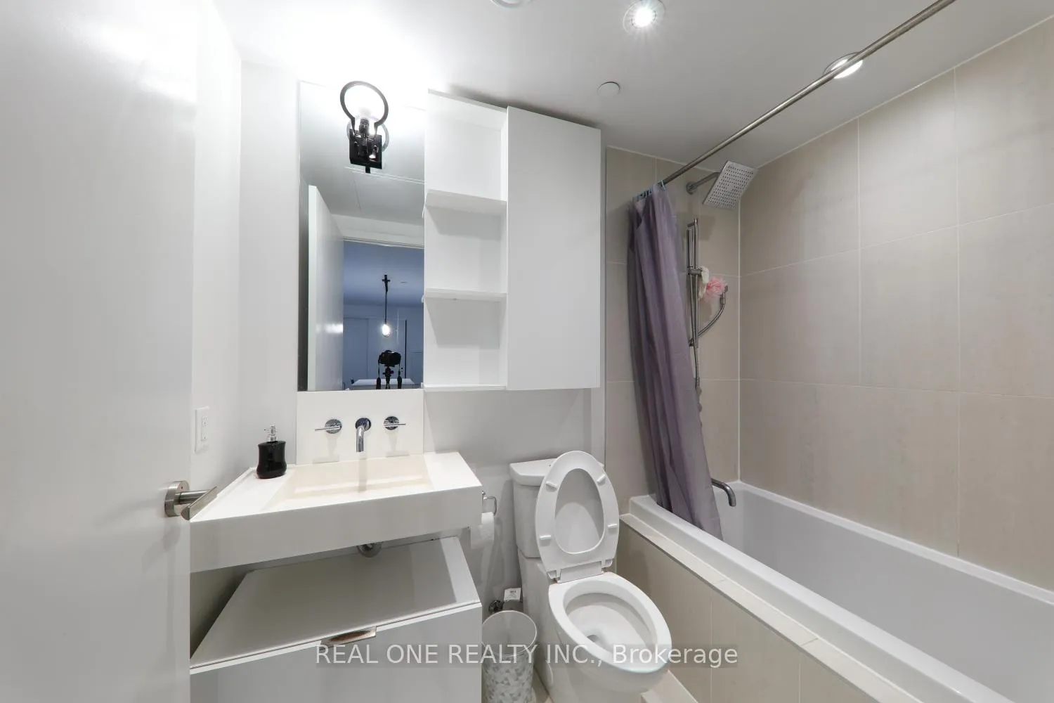 Photo 13 of Unit 2011, 5 St. Joseph Street, Toronto, Bay Street Corridor — HOMEH