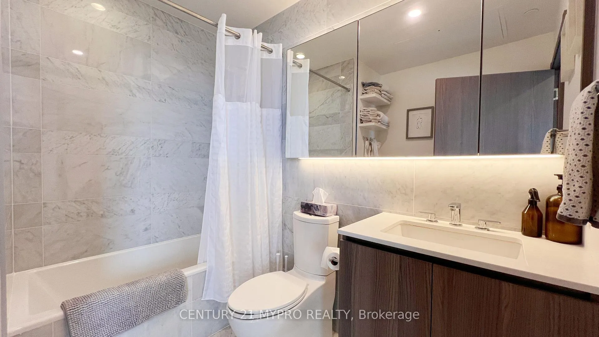 Photo 9 of Unit 4015, 17 Bathurst Street, Toronto, Waterfront Communities — HOMEH