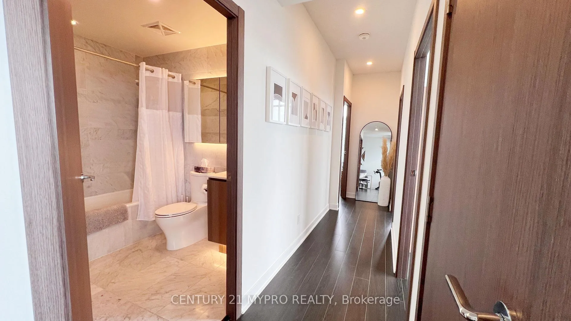 Photo 10 of Unit 4015, 17 Bathurst Street, Toronto, Waterfront Communities — HOMEH