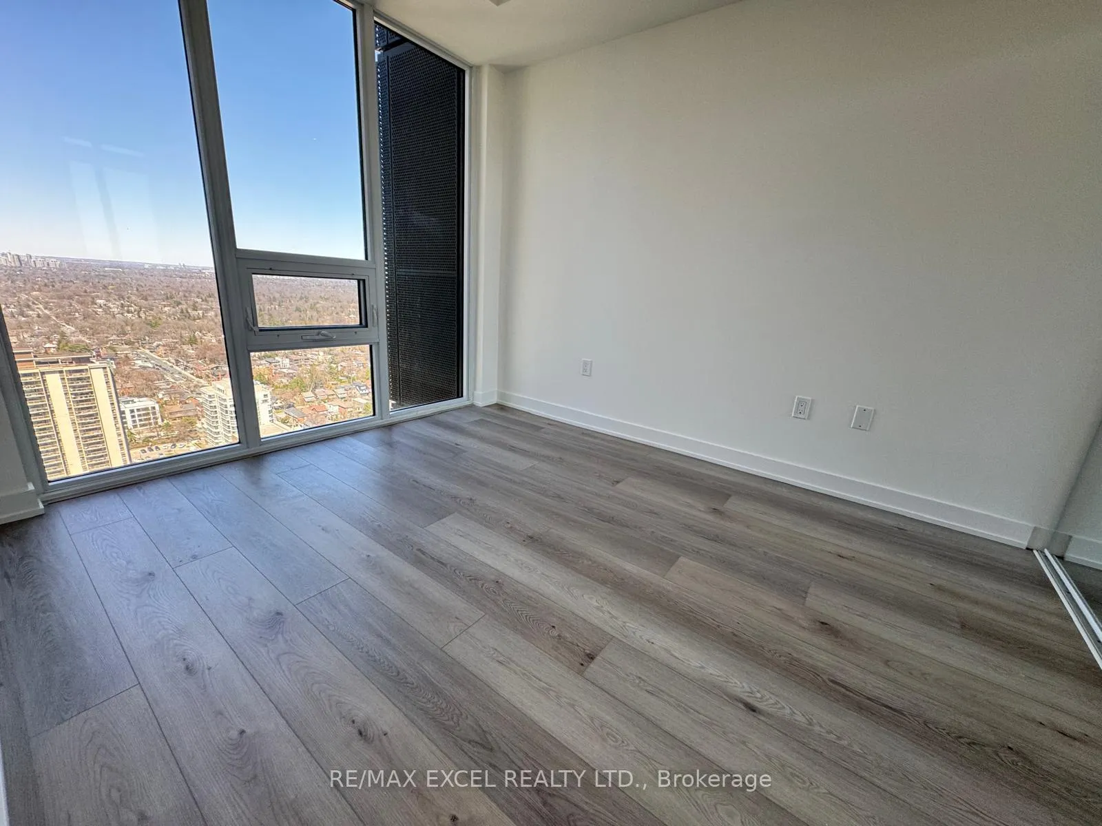 Photo 8 of Unit 3408, 117 Broadway Avenue, Toronto, Mount Pleasant West — HOMEH