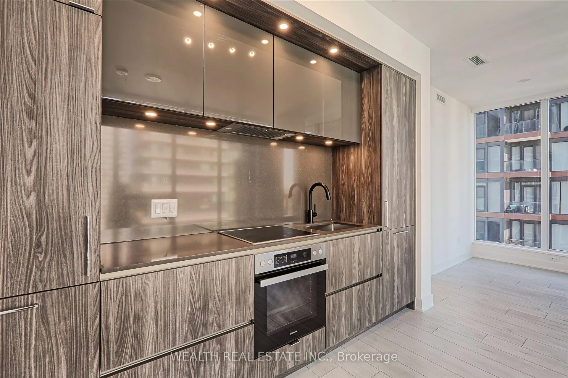 Photo 10 of Unit 3710, 35 Mercer Street, Toronto, Waterfront Communities — HOMEH
