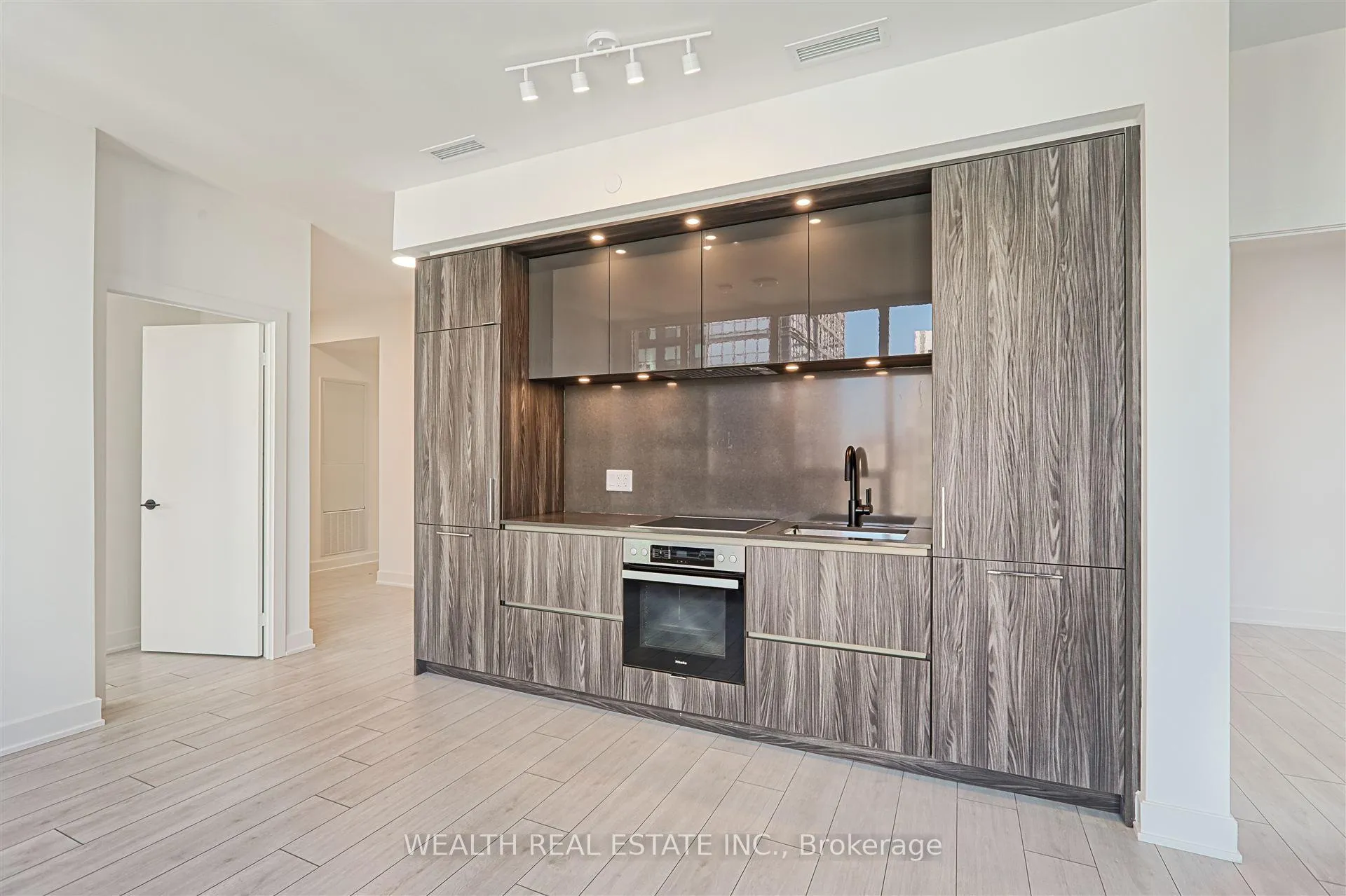 Photo 11 of Unit 3710, 35 Mercer Street, Toronto, Waterfront Communities — HOMEH