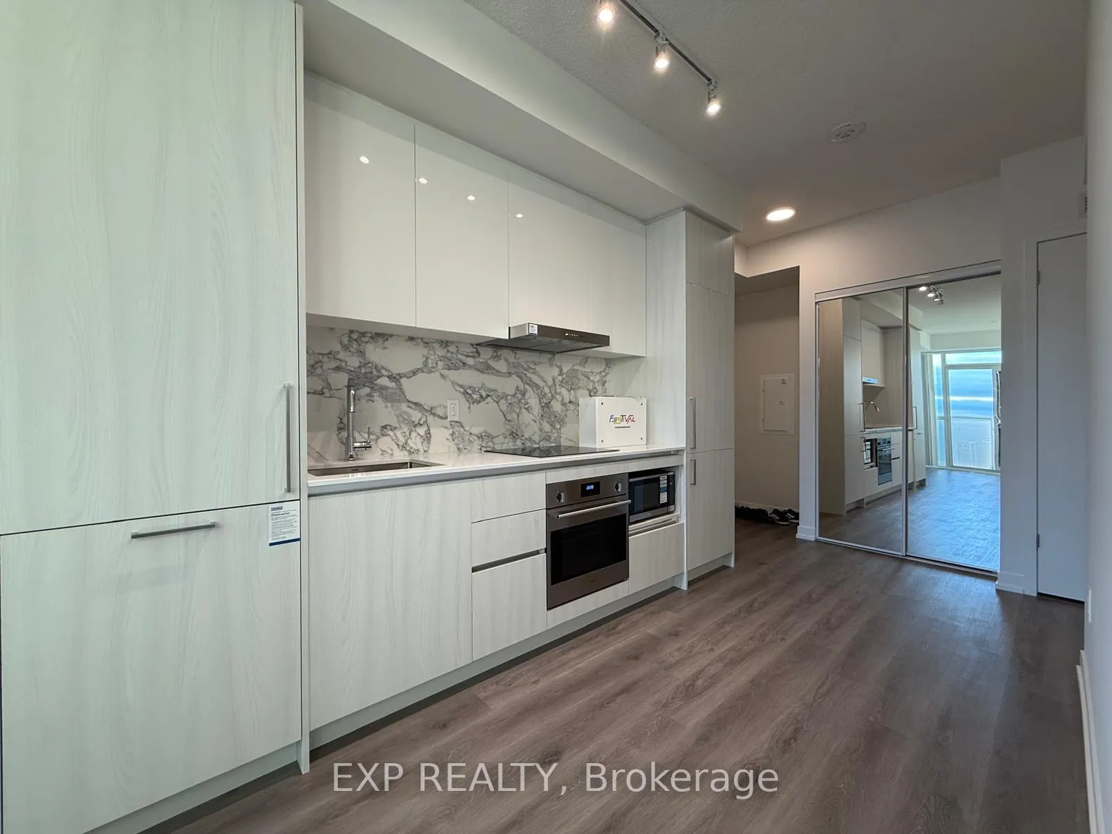 Photo 3 of Unit 5208, 225 Commerce Street, Vaughan, Vaughan Corporate Centre — HOMEH