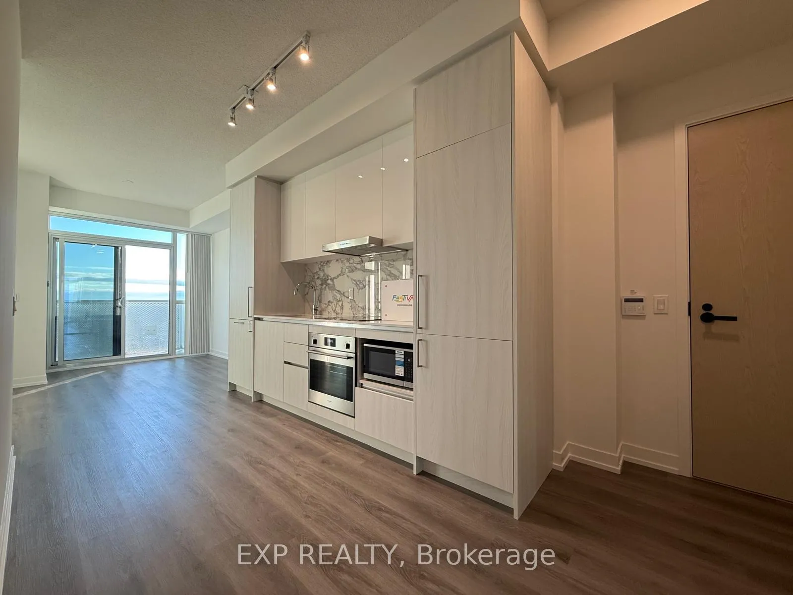 Photo 4 of Unit 5208, 225 Commerce Street, Vaughan, Vaughan Corporate Centre — HOMEH