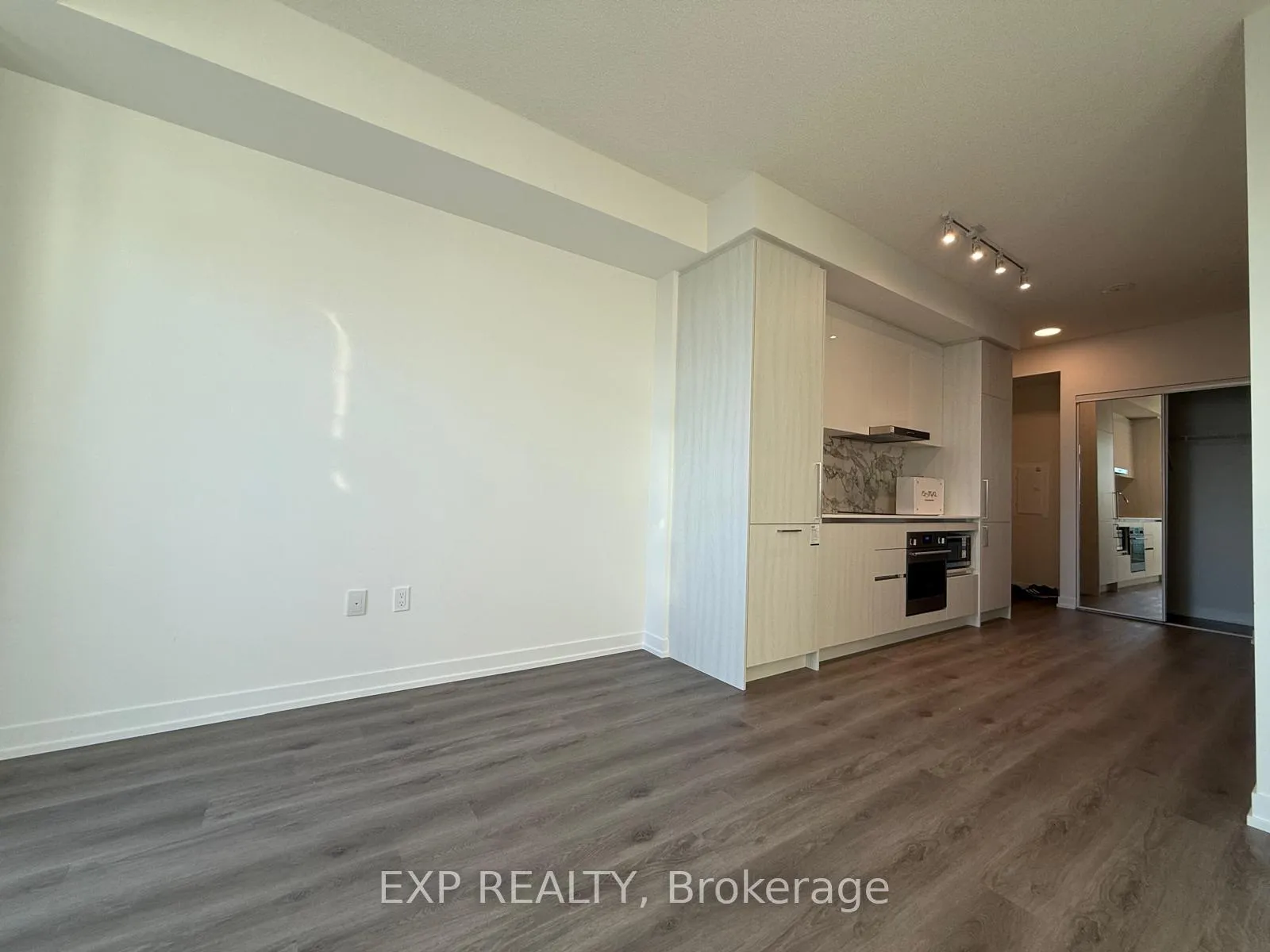 Photo 6 of Unit 5208, 225 Commerce Street, Vaughan, Vaughan Corporate Centre — HOMEH