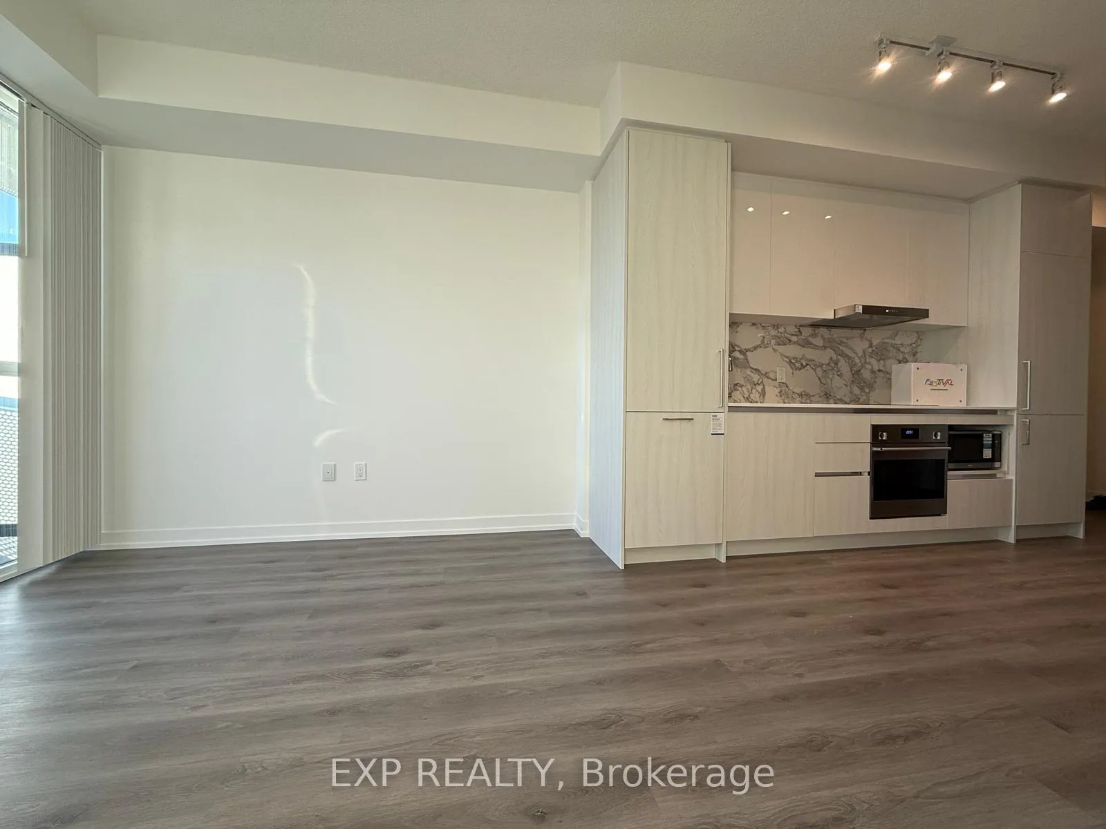 Photo 7 of Unit 5208, 225 Commerce Street, Vaughan, Vaughan Corporate Centre — HOMEH