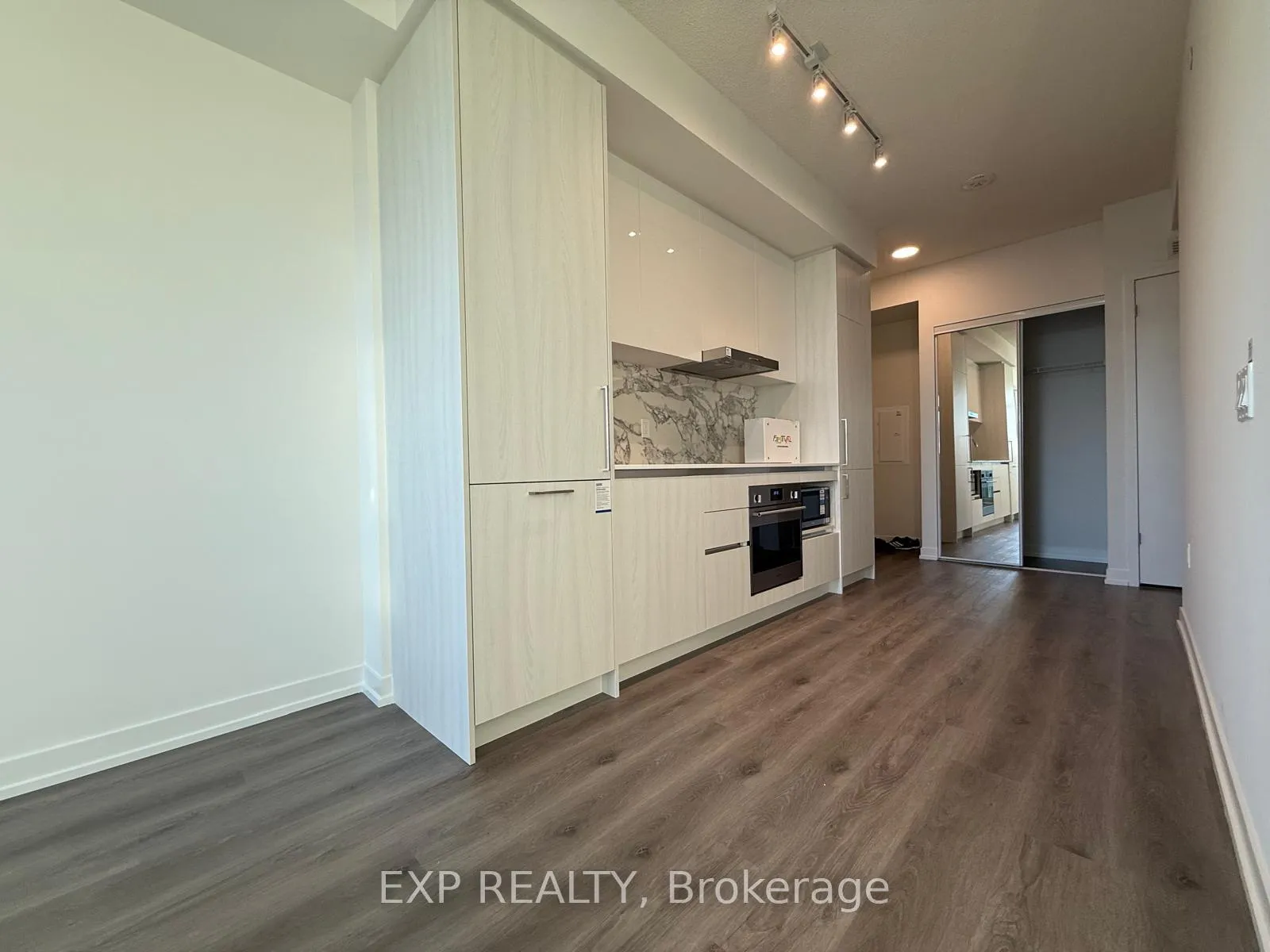 Photo 8 of Unit 5208, 225 Commerce Street, Vaughan, Vaughan Corporate Centre — HOMEH