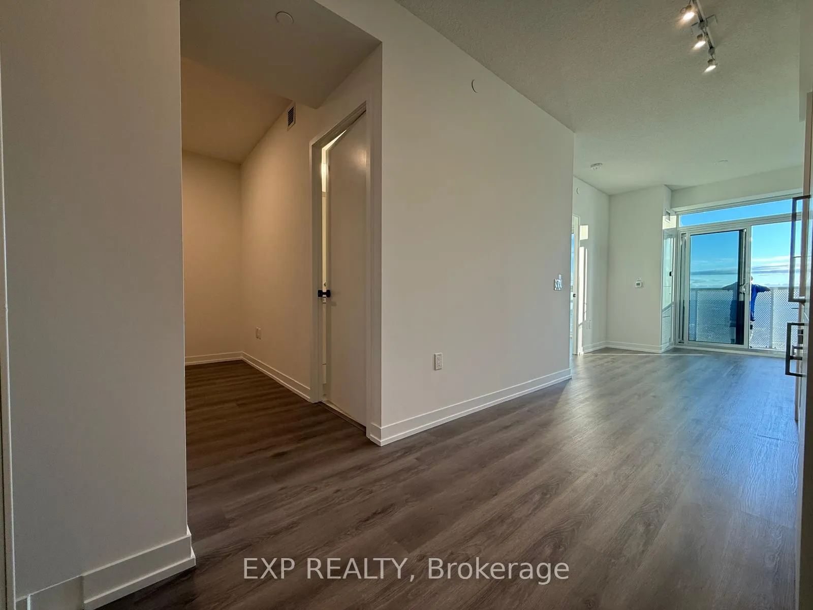 Photo 9 of Unit 5208, 225 Commerce Street, Vaughan, Vaughan Corporate Centre — HOMEH