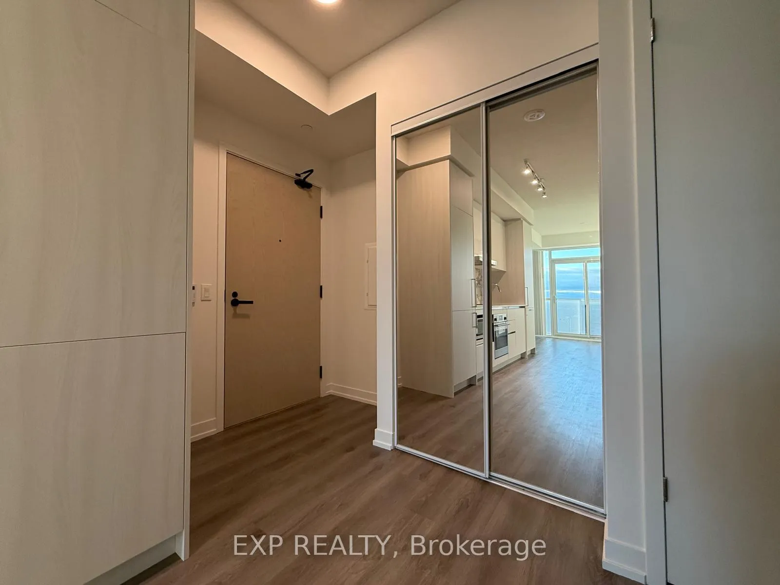 Photo 21 of Unit 5208, 225 Commerce Street, Vaughan, Vaughan Corporate Centre — HOMEH
