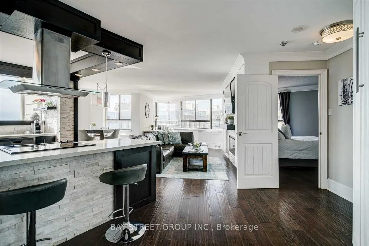 Photo 4 of Unit 702, 250 Queens Quay W, Toronto, Waterfront Communities — HOMEH