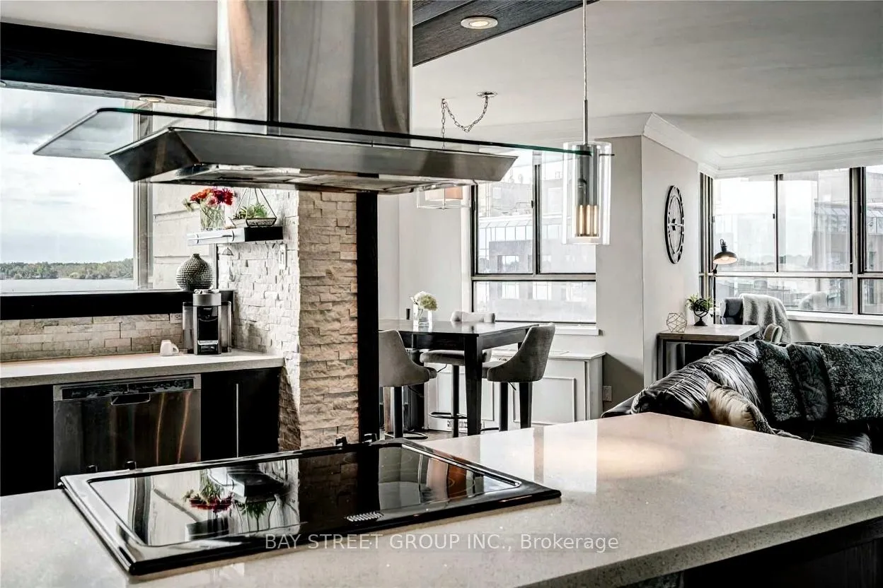Photo 8 of Unit 702, 250 Queens Quay W, Toronto, Waterfront Communities — HOMEH