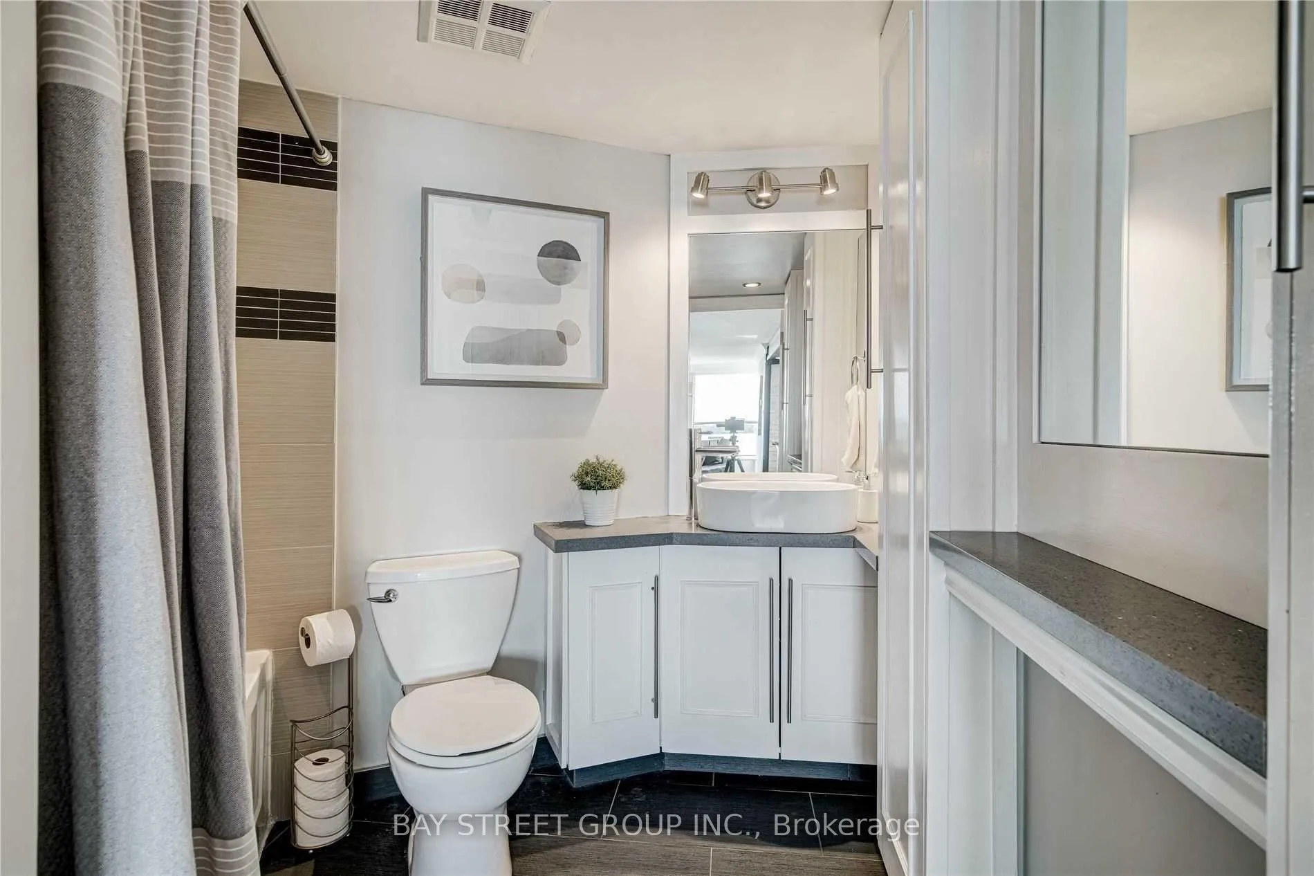 Photo 24 of Unit 702, 250 Queens Quay W, Toronto, Waterfront Communities — HOMEH