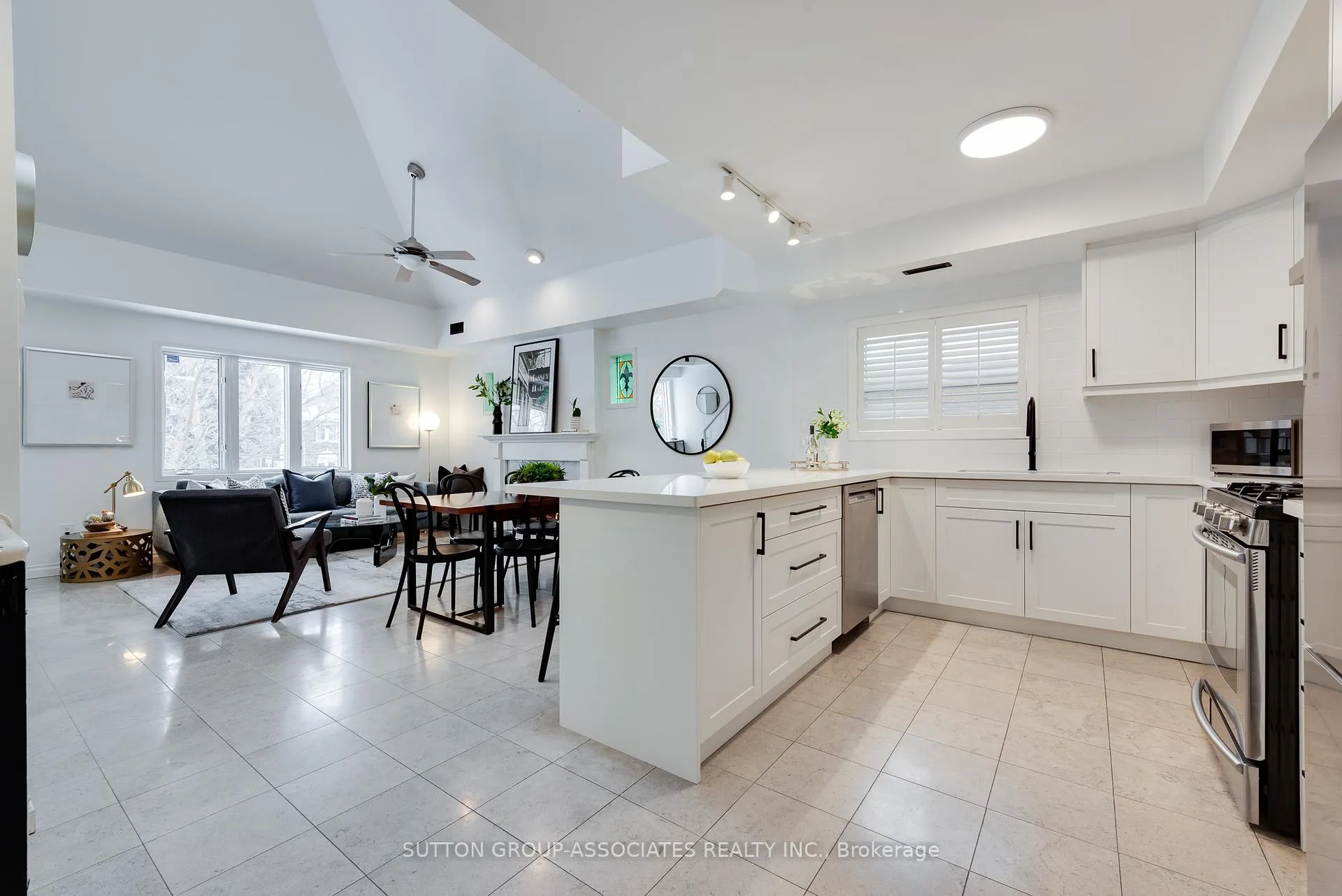 Photo 3 of 27B Claxton Boulevard, Toronto, Humewood-Cedarvale — HOMEH