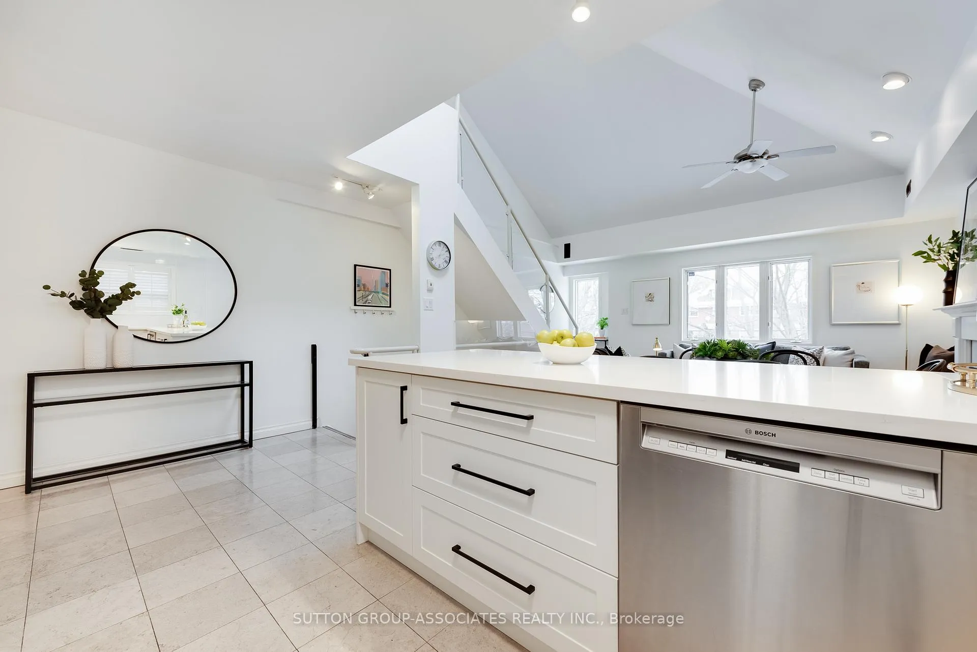 Photo 5 of 27B Claxton Boulevard, Toronto, Humewood-Cedarvale — HOMEH
