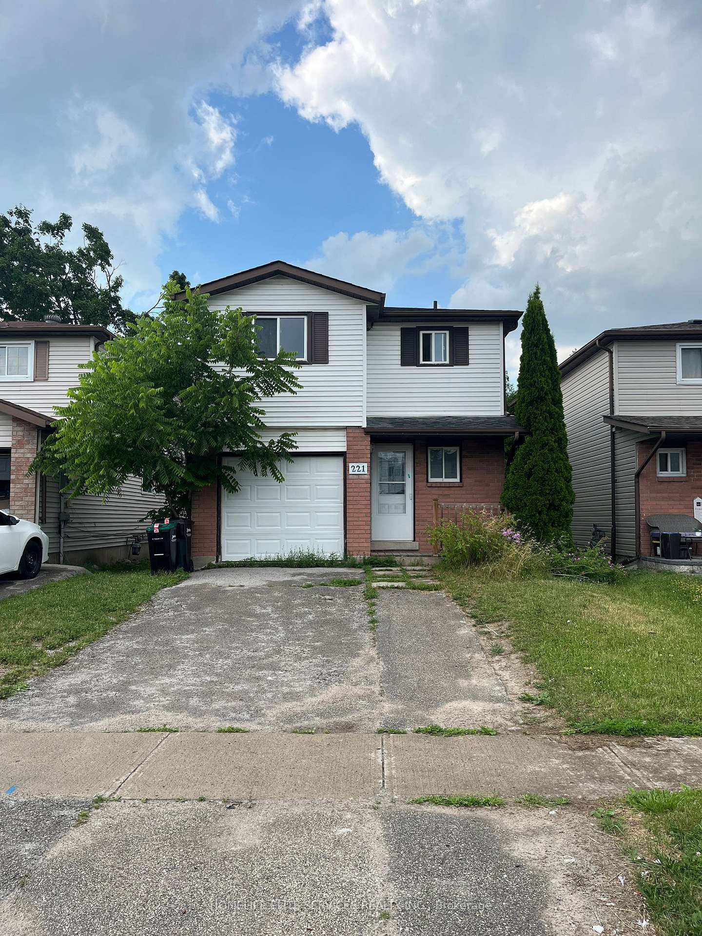 Front of 221 Hickling Trail