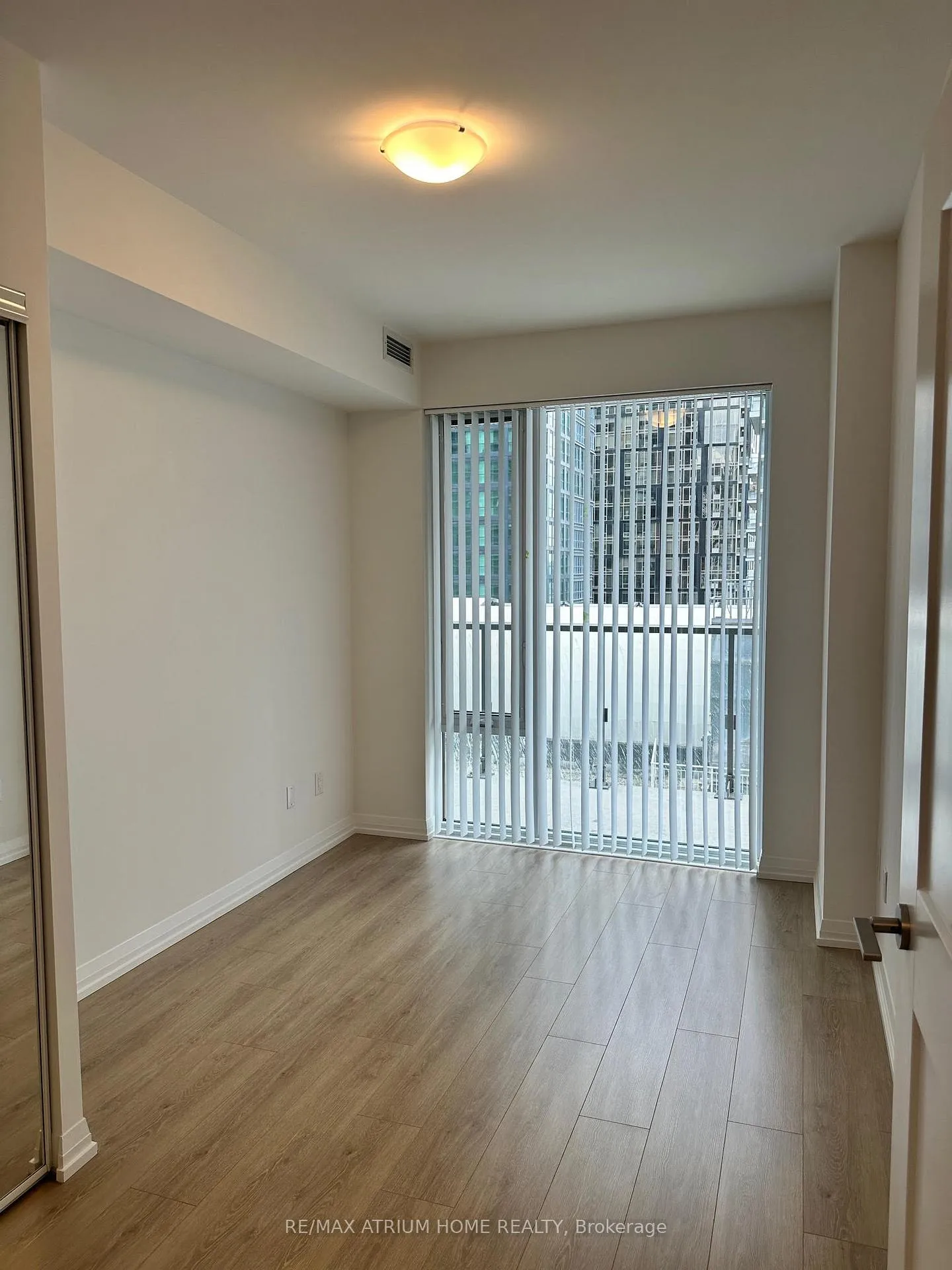 Photo 5 of Unit 2612, 8 Widmer Street, Toronto, Waterfront Communities — HOMEH