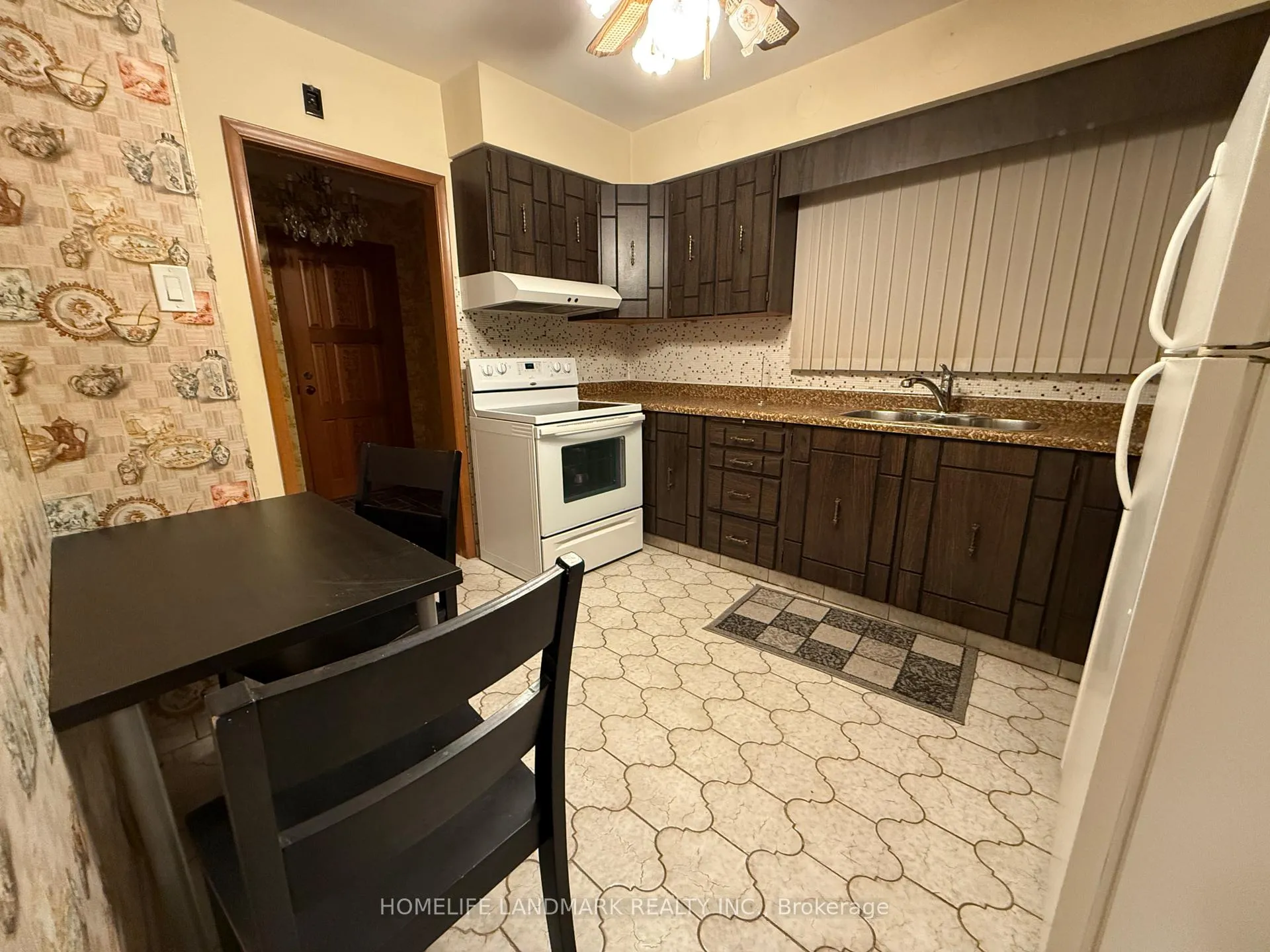 Photo 2 of 128 Chisholm Ave, Toronto, Woodbine-Lumsden — HOMEH