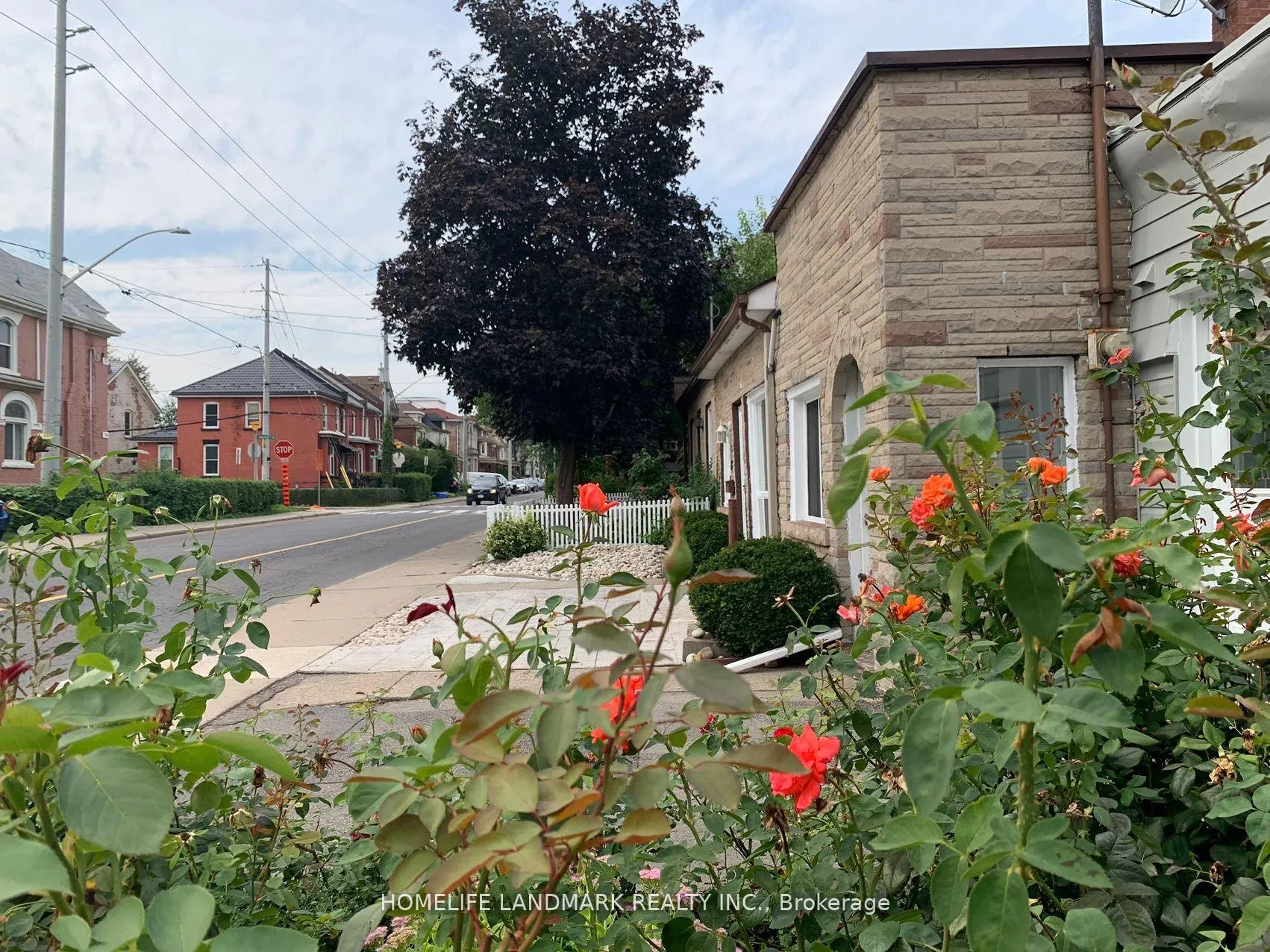 Photo 4 of Unit w-unit, 26 Barton St W, Hamilton, Strathcona — HOMEH