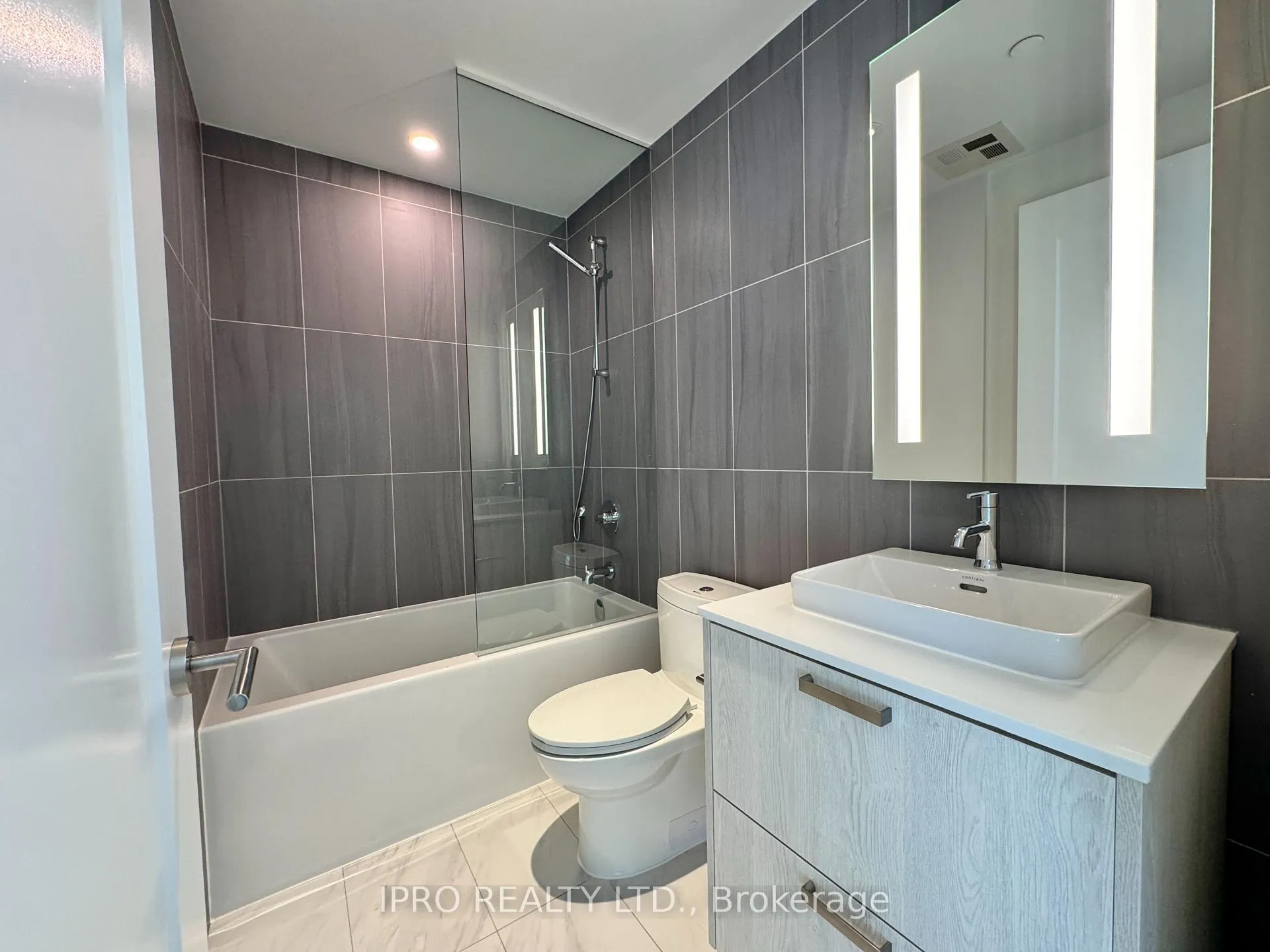 Photo 13 of Unit 1815, 470 Front Street W, Toronto, Waterfront Communities — HOMEH