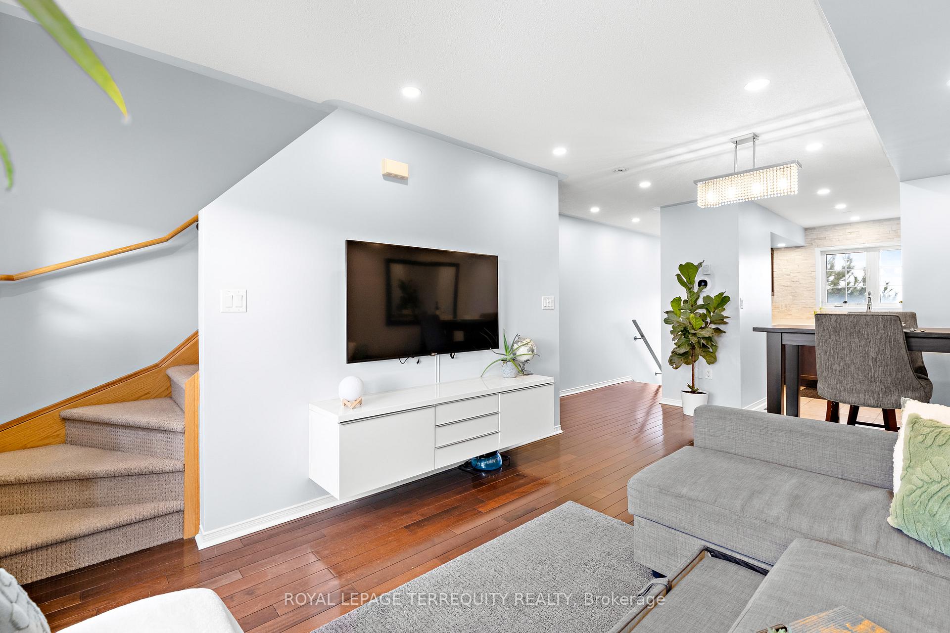 Photo 3 of 49 Cooperage Lane, Ajax, Central — HOMEH