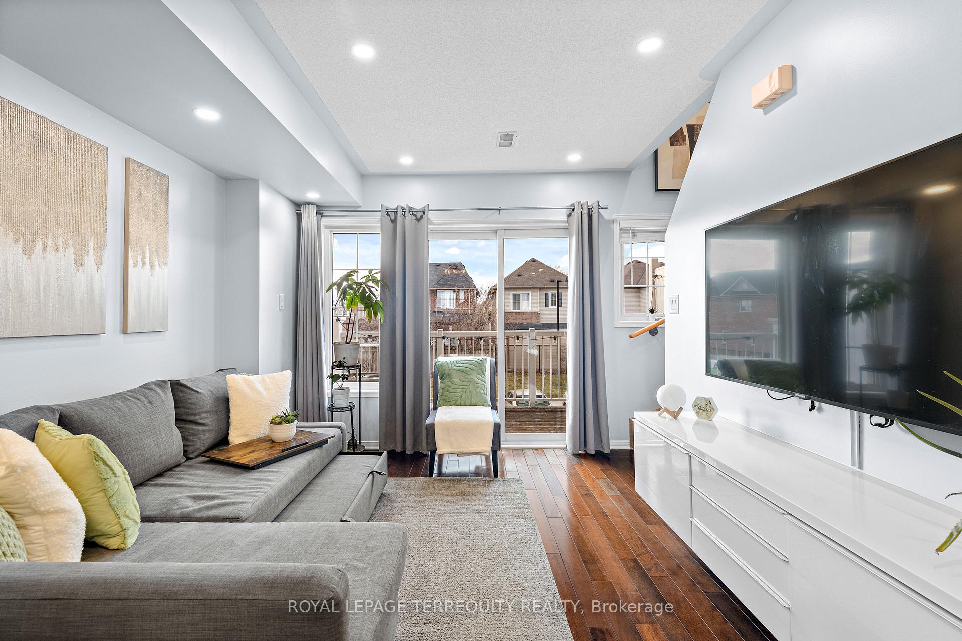 Photo 8 of 49 Cooperage Lane, Ajax, Central — HOMEH