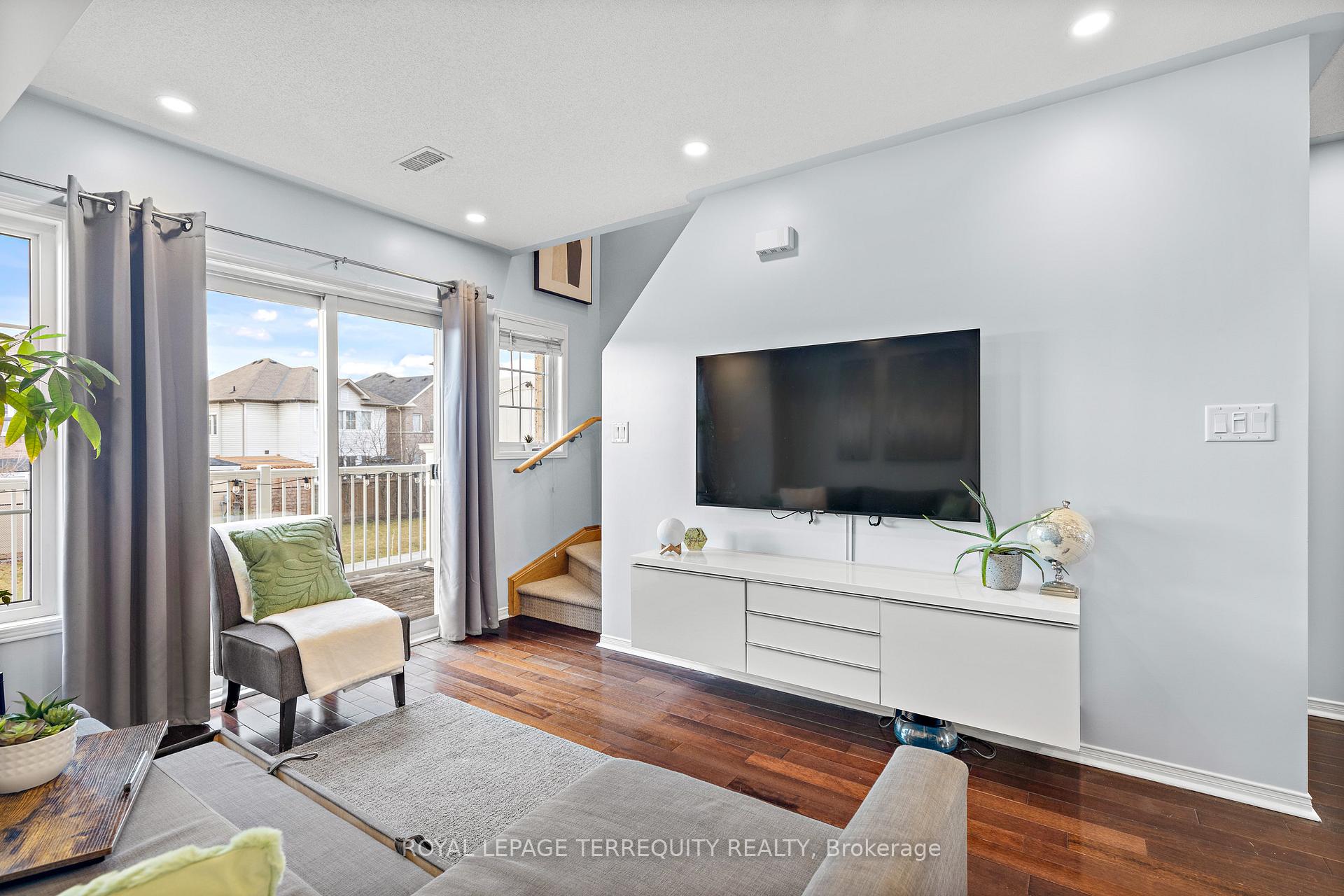 Photo 9 of 49 Cooperage Lane, Ajax, Central — HOMEH