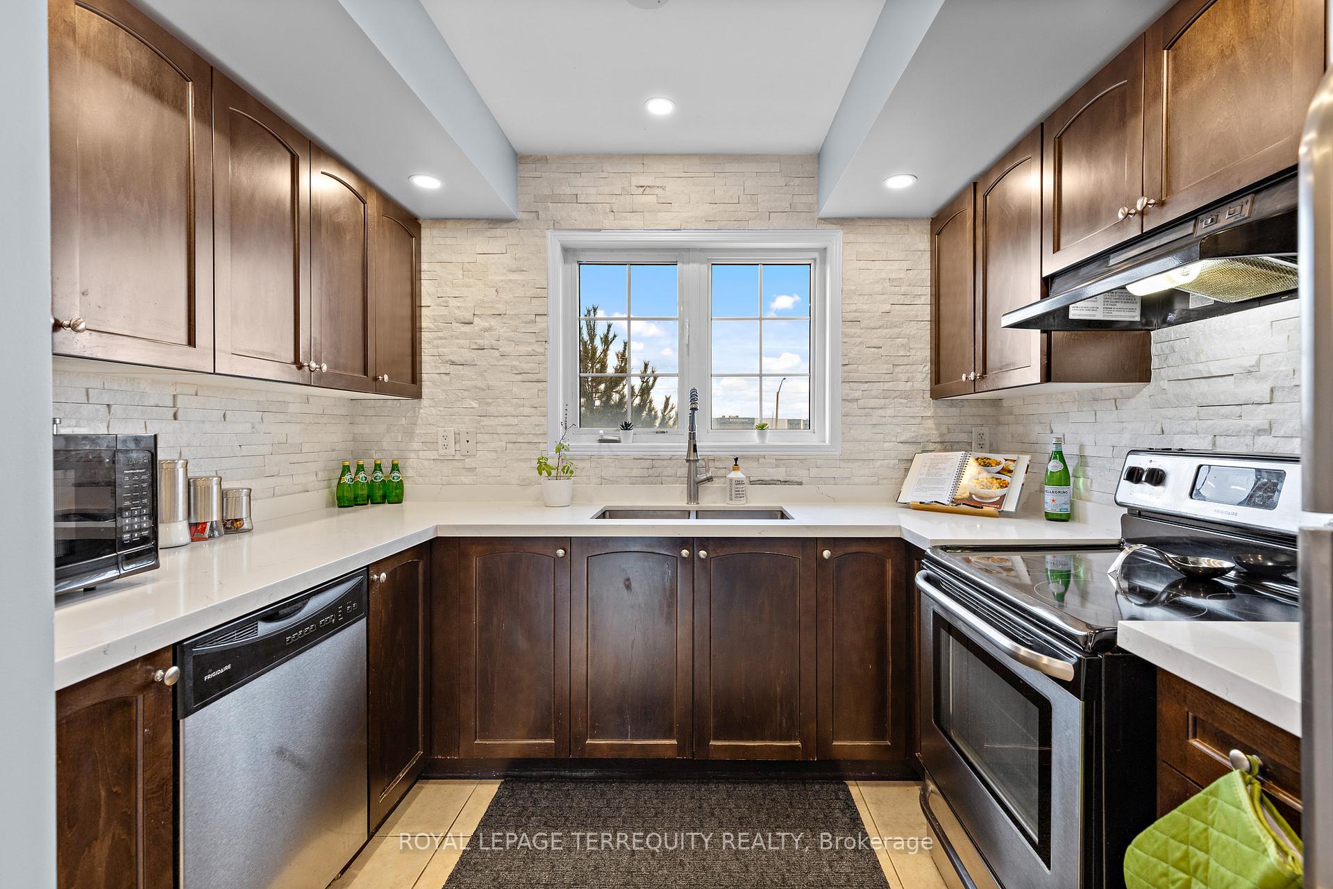 Photo 12 of 49 Cooperage Lane, Ajax, Central — HOMEH