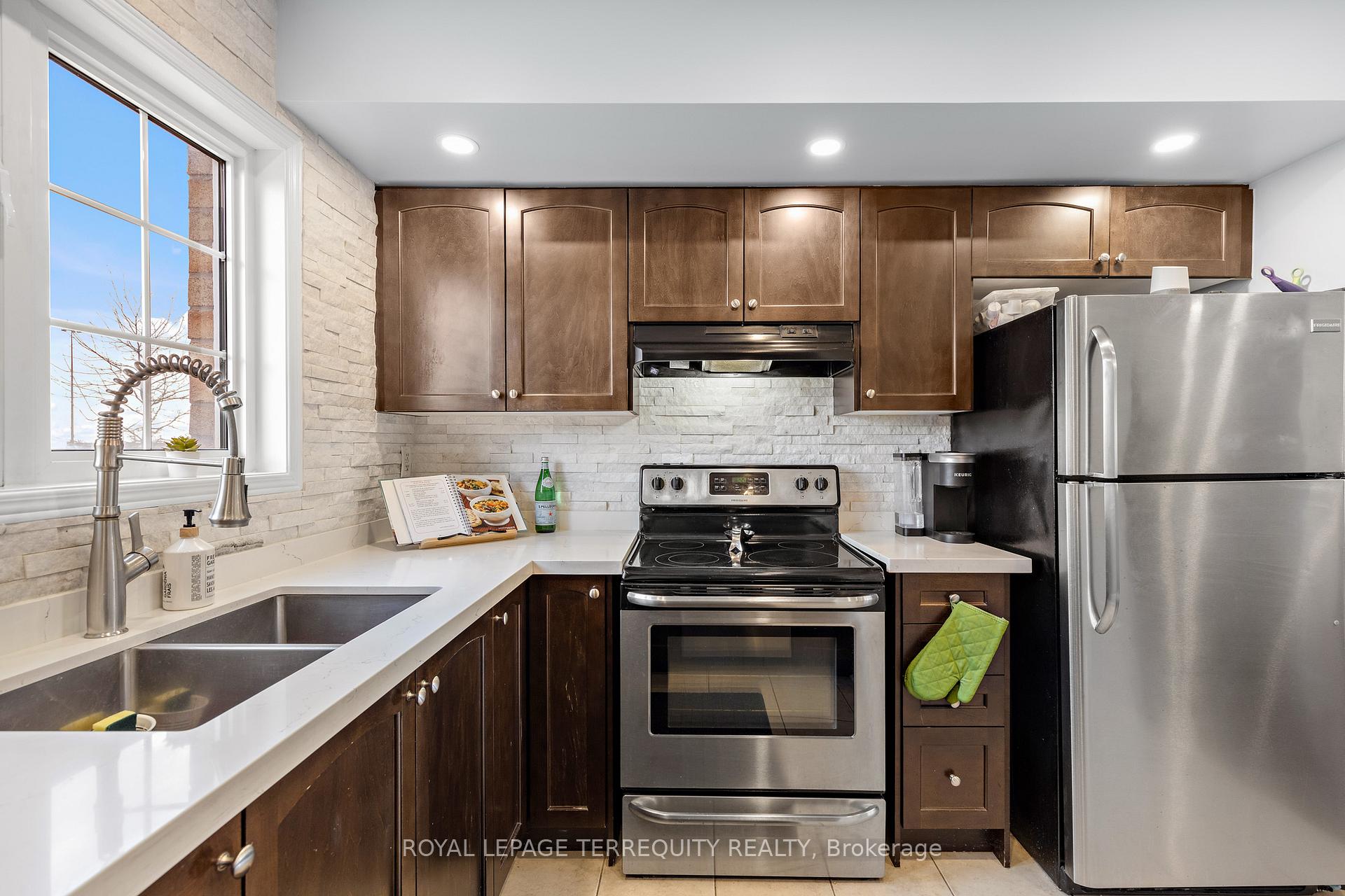 Photo 13 of 49 Cooperage Lane, Ajax, Central — HOMEH