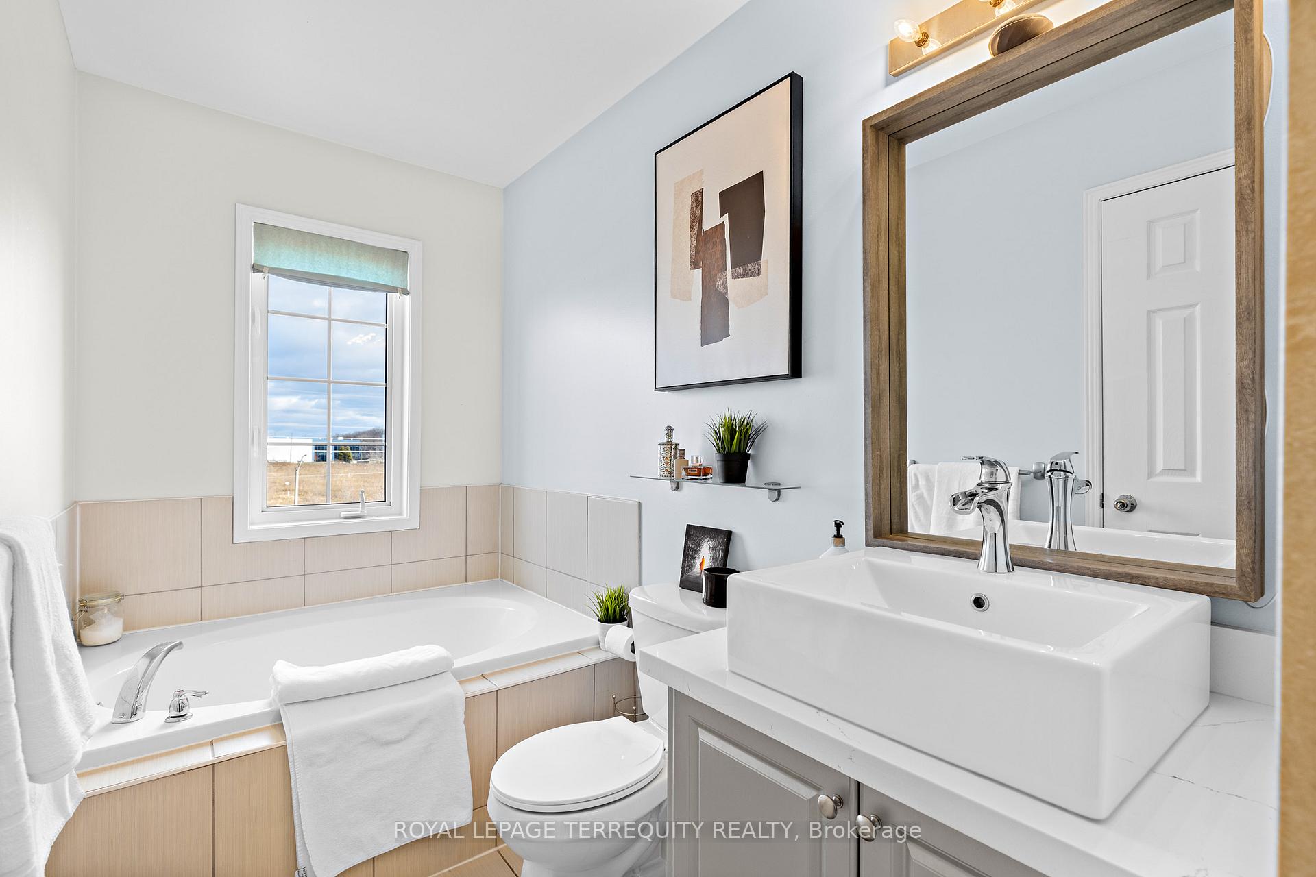 Photo 24 of 49 Cooperage Lane, Ajax, Central — HOMEH