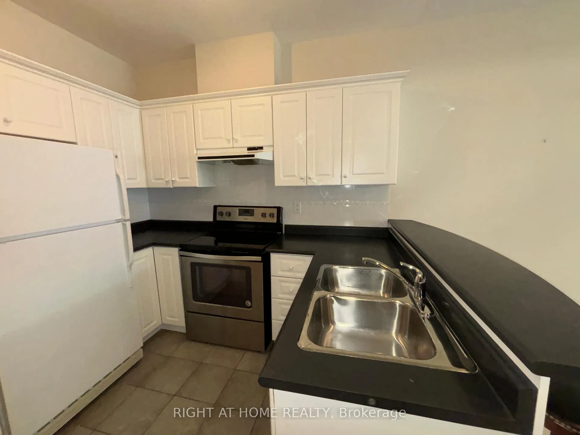 Photo 8 of Unit 1203, 393 King Street W, Toronto, Waterfront Communities — HOMEH