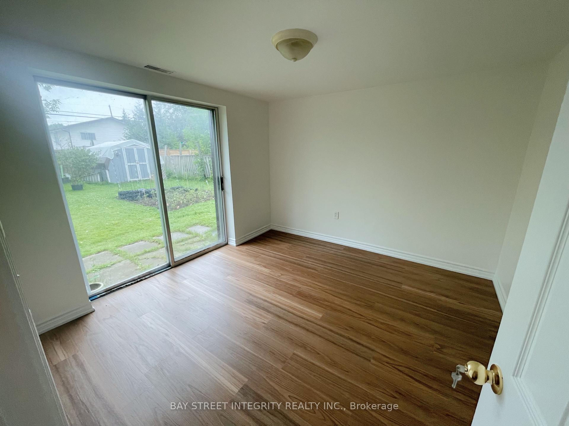Photo 3 of Unit 1ST FLOOR, 320 Miami Drive, Georgina, Keswick South — HOMEH