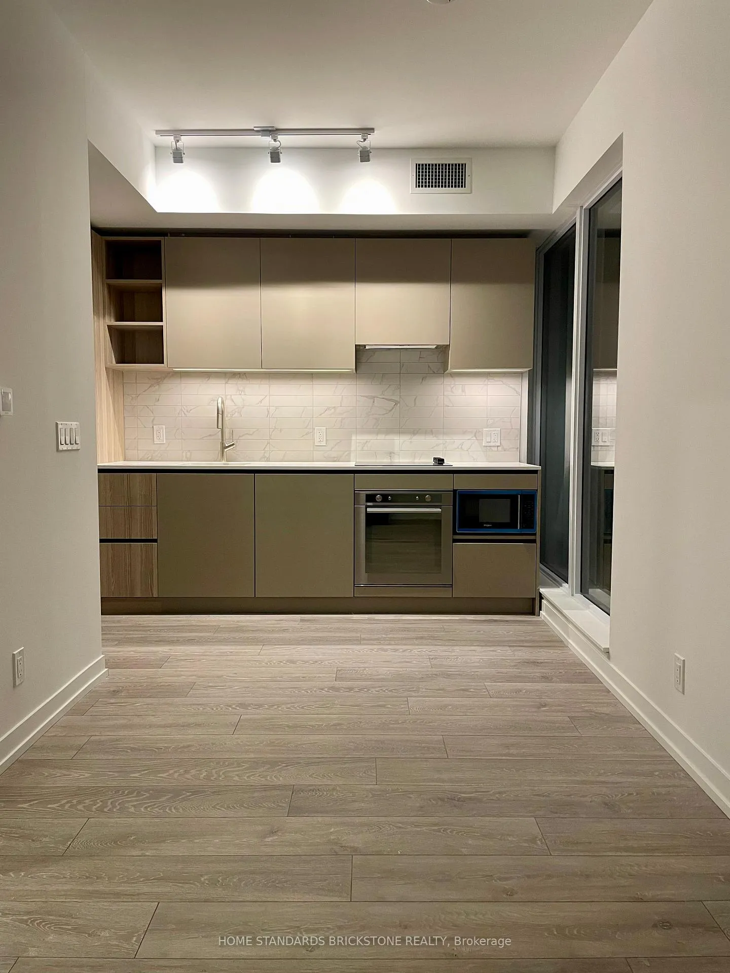 Photo 2 of Unit 2006, 55 Mercer Street, Toronto, Waterfront Communities — HOMEH