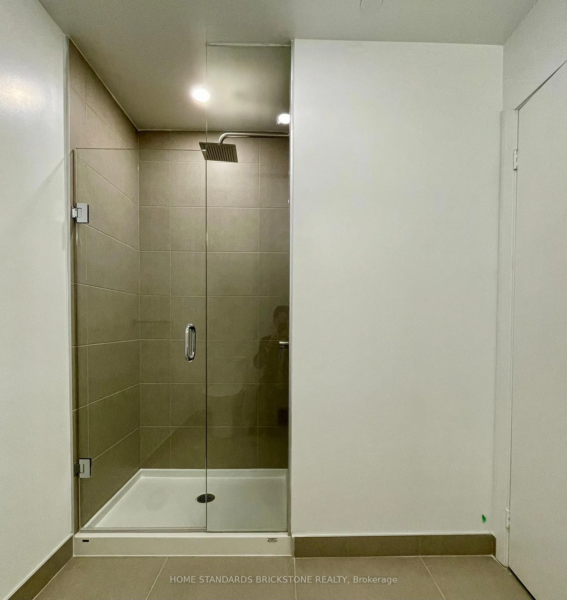 Photo 4 of Unit 2006, 55 Mercer Street, Toronto, Waterfront Communities — HOMEH