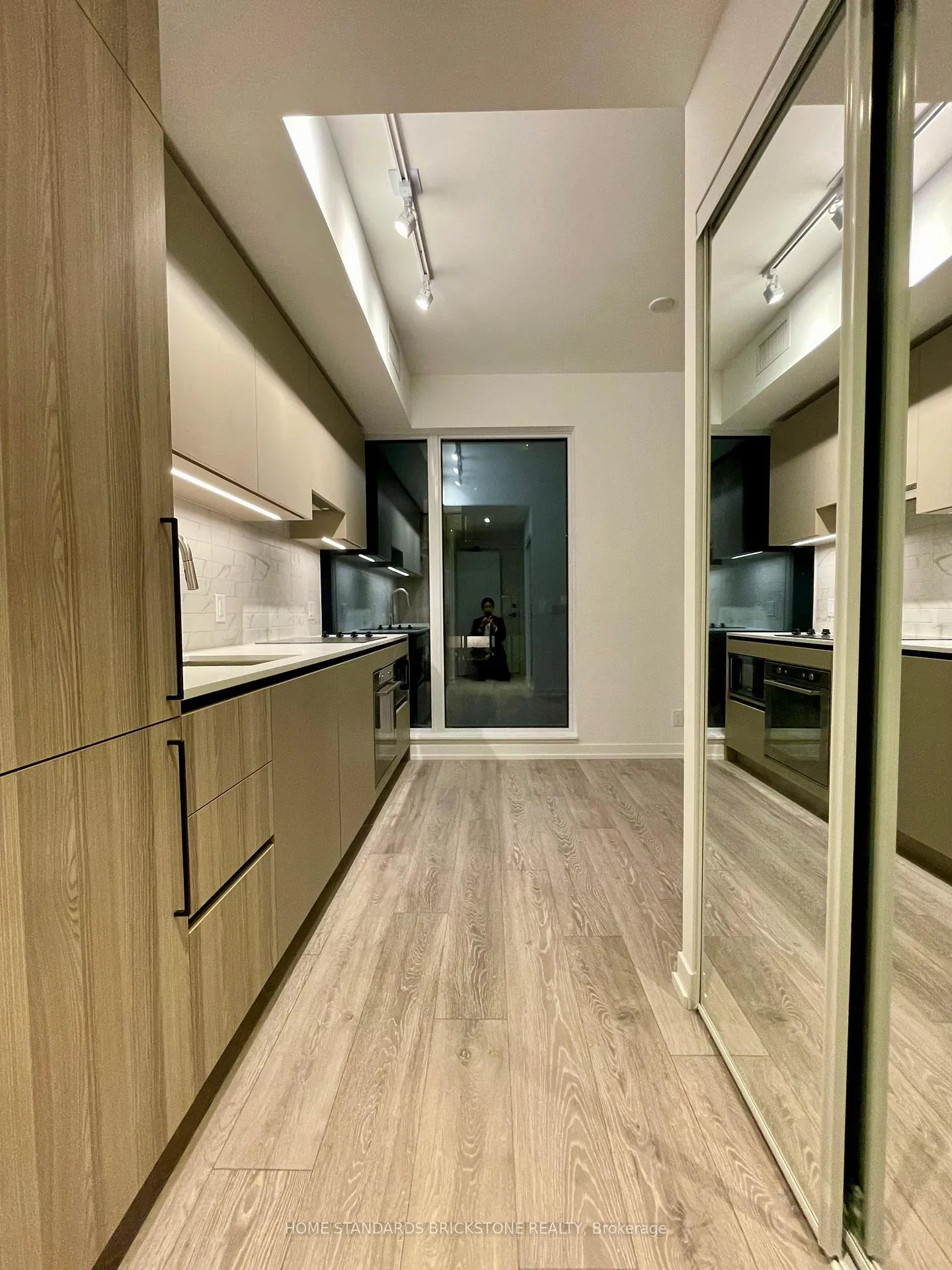 Photo 7 of Unit 2006, 55 Mercer Street, Toronto, Waterfront Communities — HOMEH