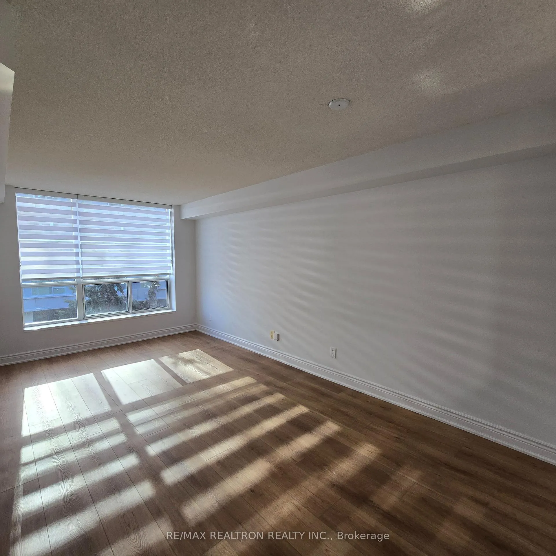 Photo 6 of Unit 806, 152 St Patrick Street, Toronto, Kensington-Chinatown — HOMEH