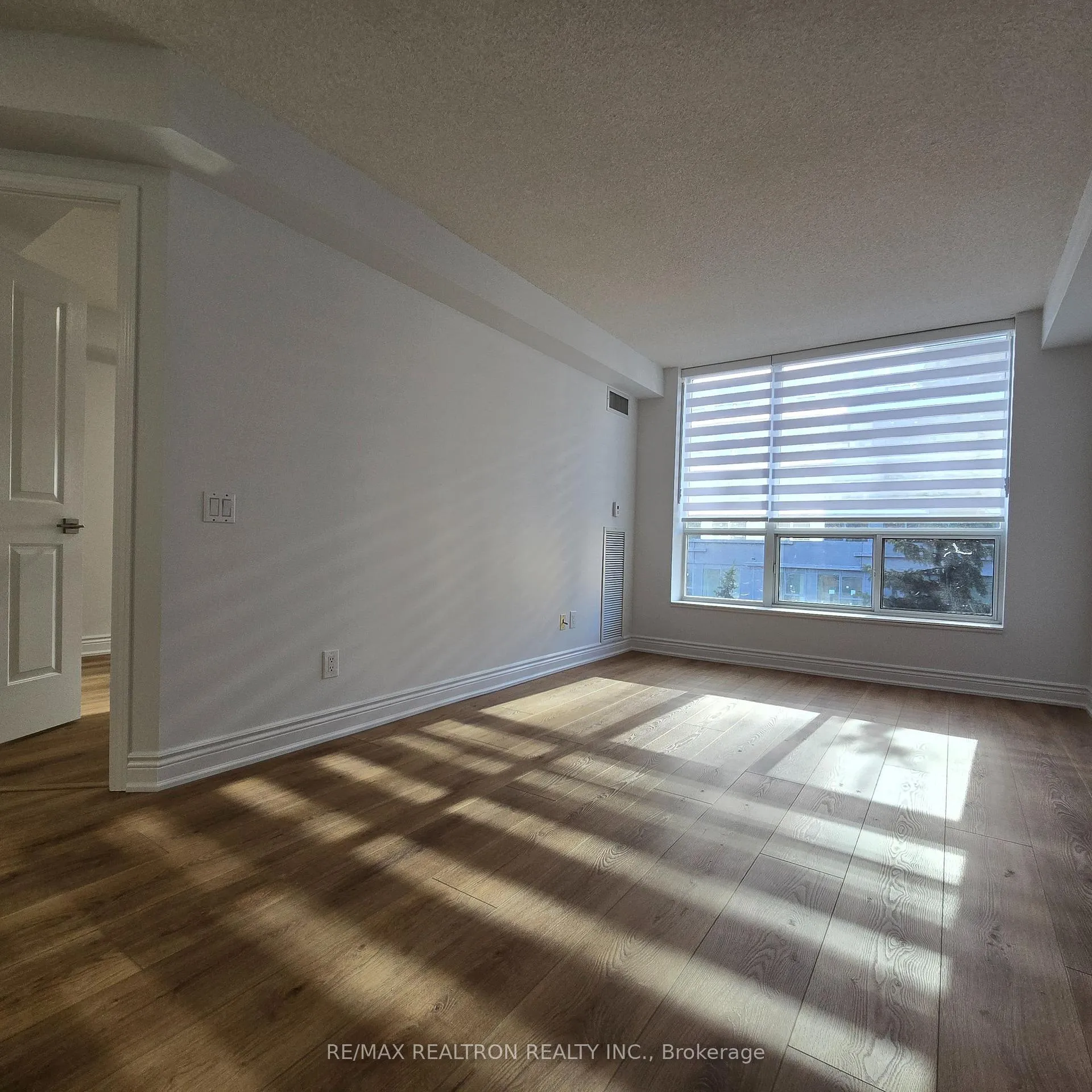 Photo 7 of Unit 806, 152 St Patrick Street, Toronto, Kensington-Chinatown — HOMEH