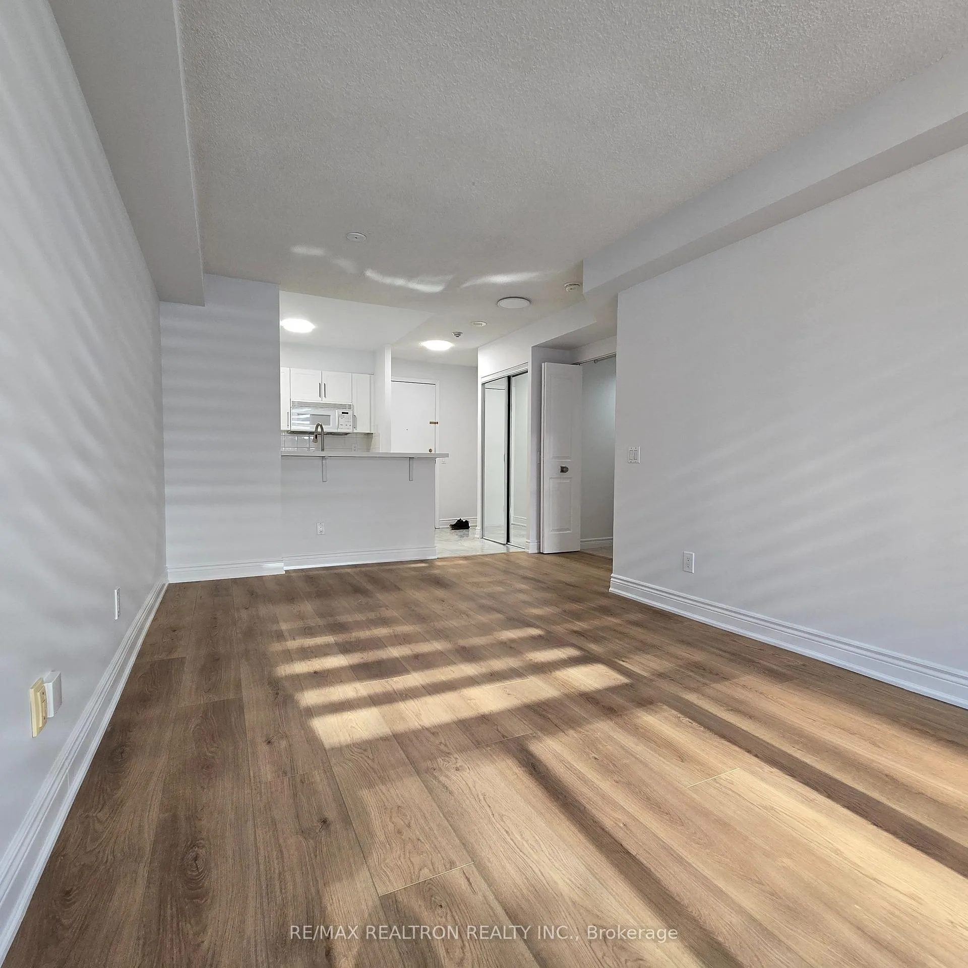 Photo 8 of Unit 806, 152 St Patrick Street, Toronto, Kensington-Chinatown — HOMEH