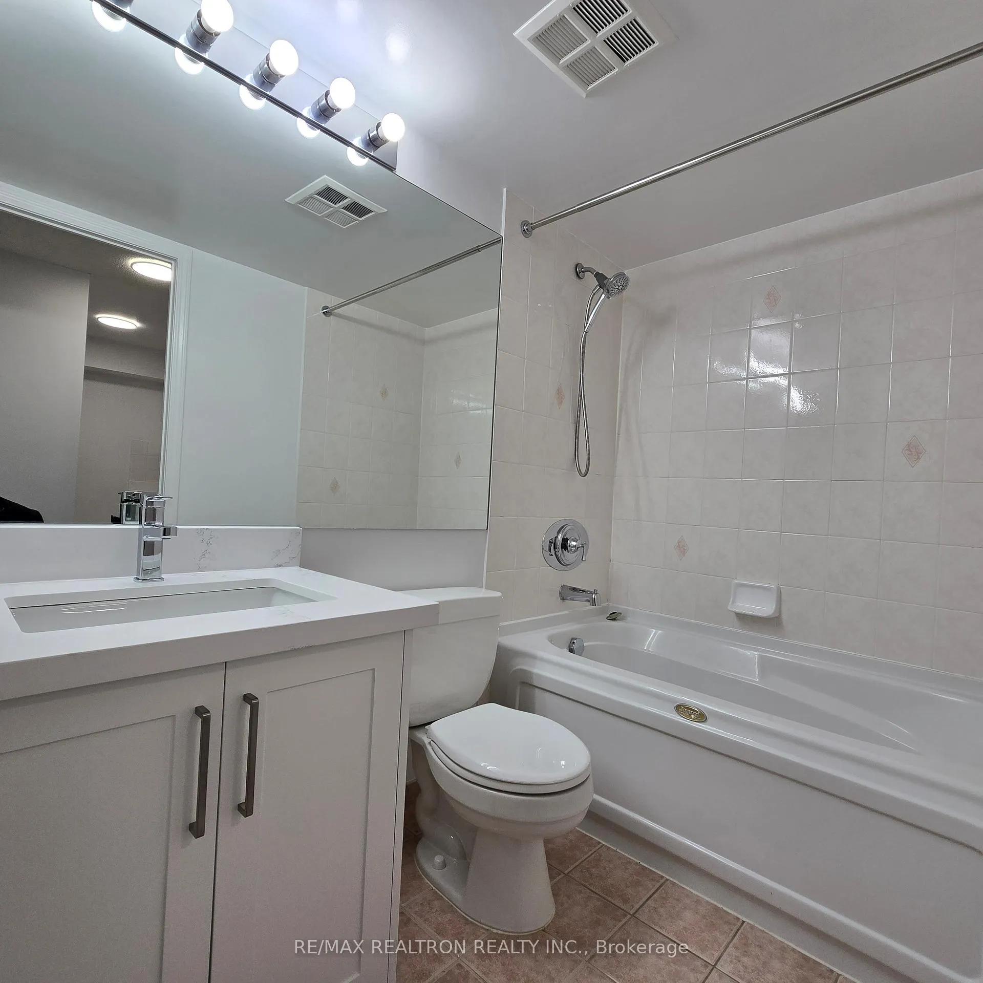 Photo 15 of Unit 806, 152 St Patrick Street, Toronto, Kensington-Chinatown — HOMEH