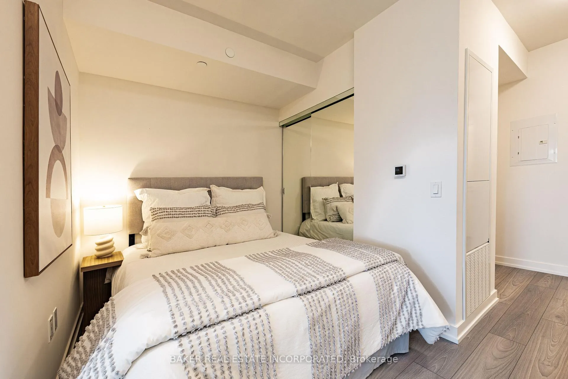 Photo 2 of Unit 607, 223 Redpath Avenue, Toronto, Mount Pleasant West — HOMEH