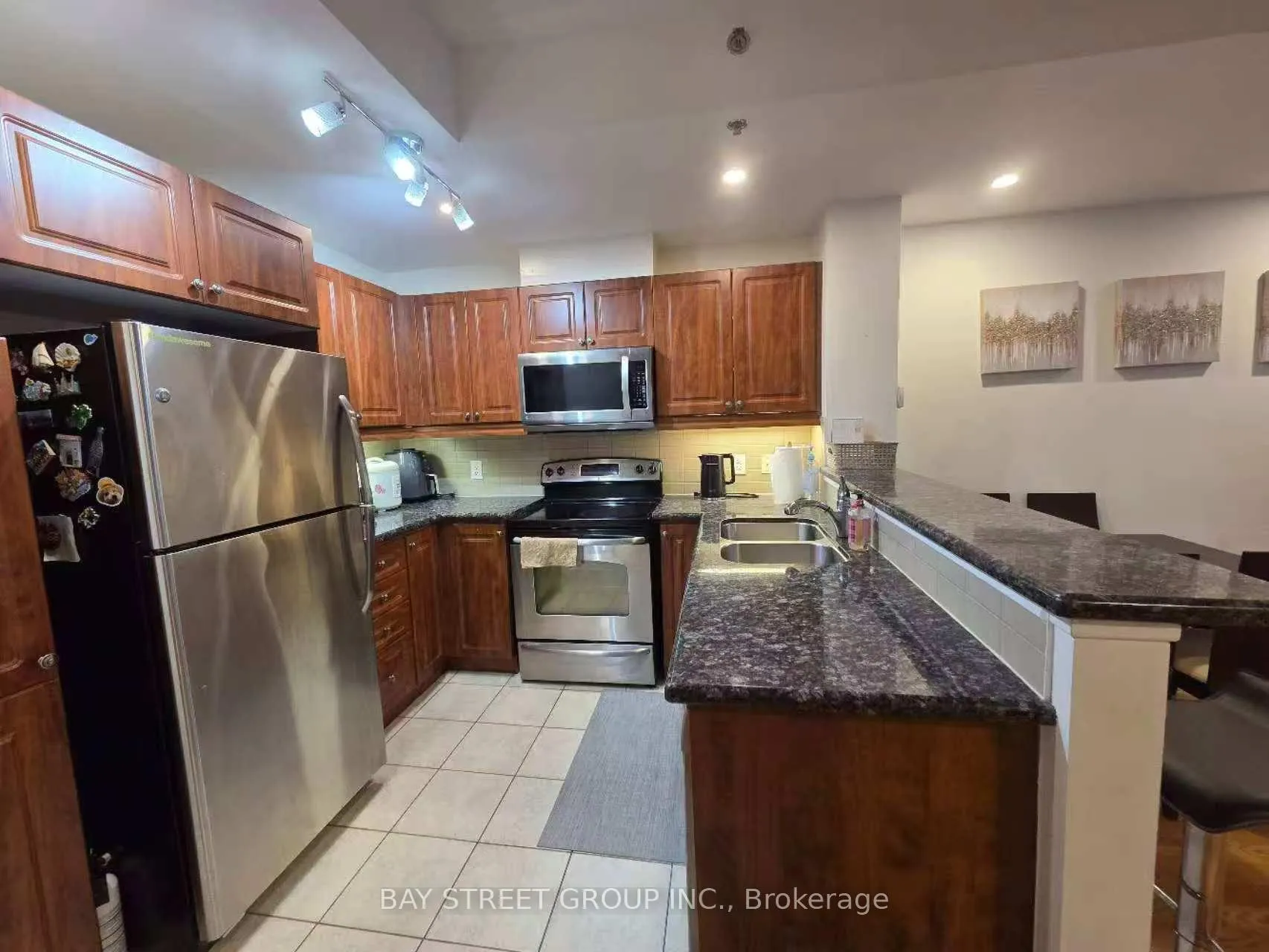Photo 4 of Unit 33, 8 Brighton Place, Vaughan, Crestwood-Springfarm-Yorkhill — HOMEH