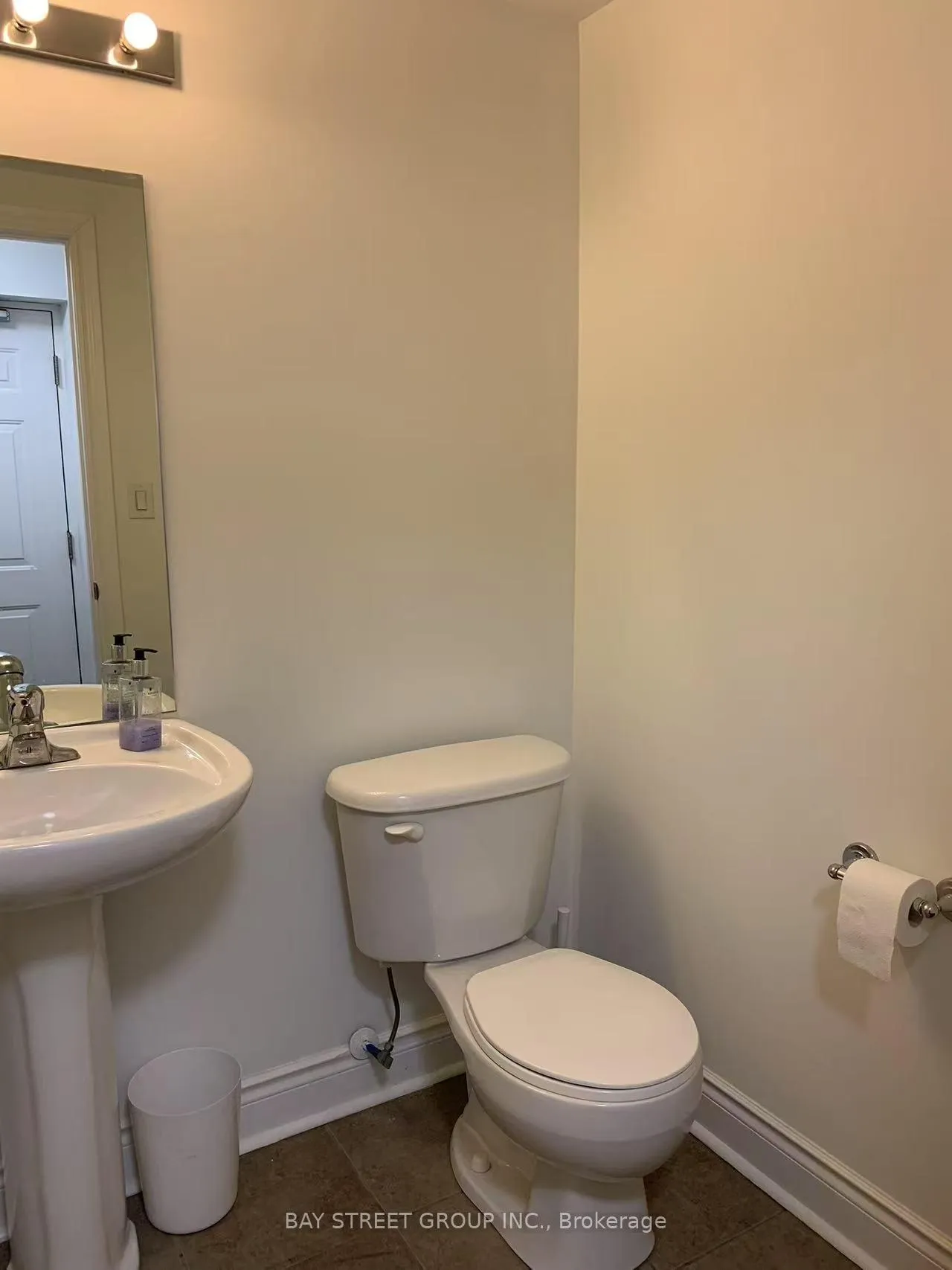 Photo 11 of Unit 33, 8 Brighton Place, Vaughan, Crestwood-Springfarm-Yorkhill — HOMEH
