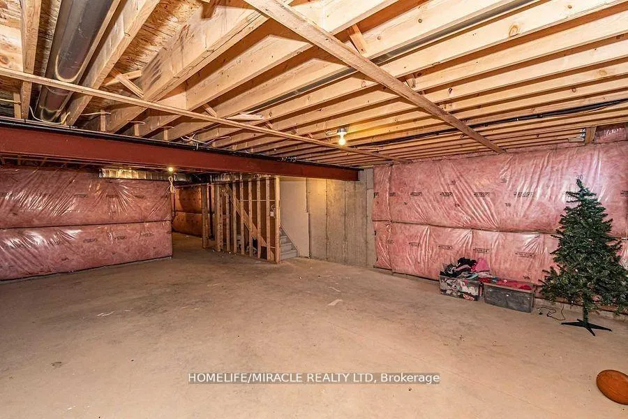 Photo 11 of Unit 18, 35 Midhurst Heights, Hamilton, Stoney Creek Mountain — HOMEH