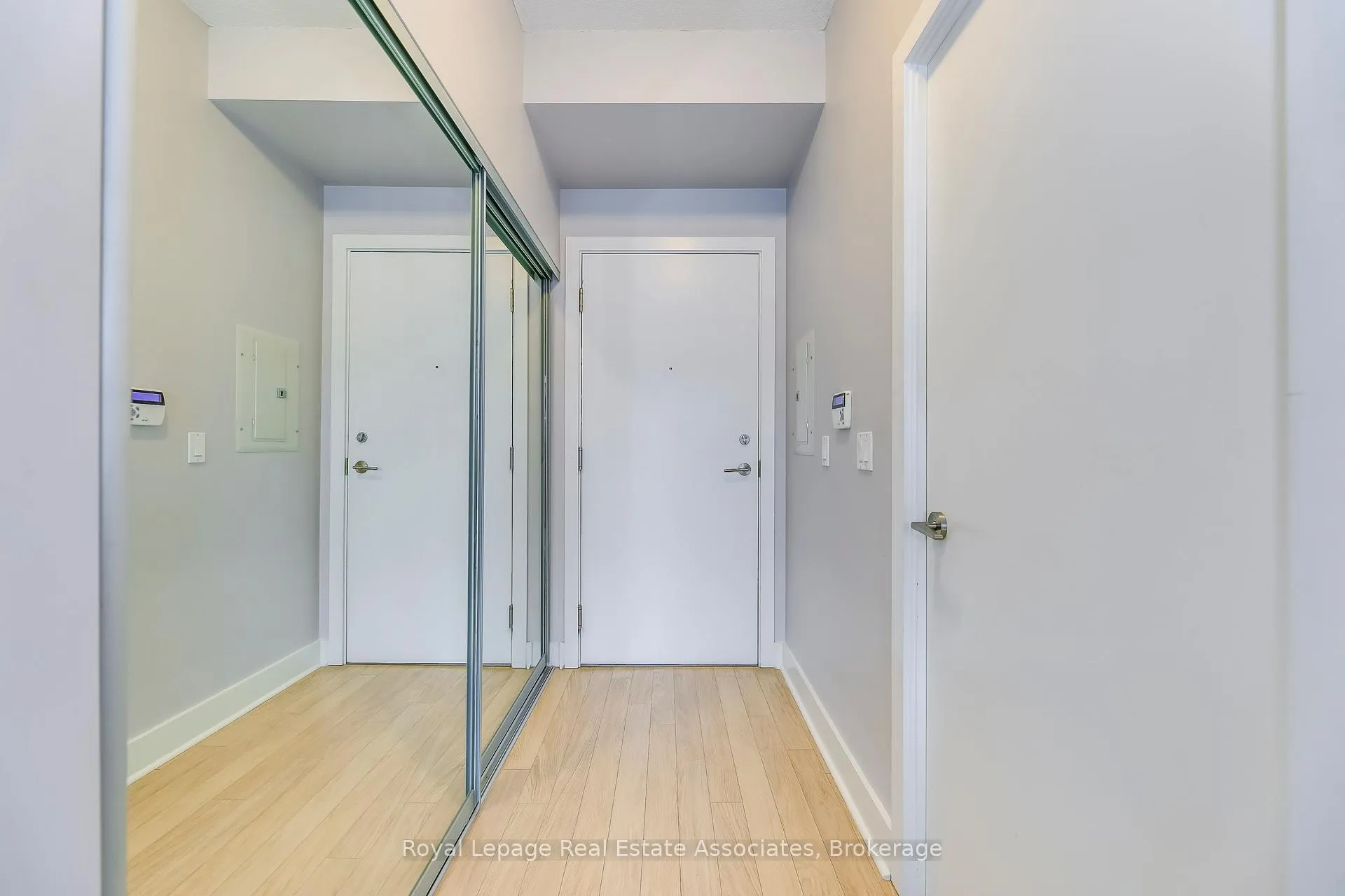 Photo 4 of Unit 418, 90 Stadium Road, Toronto, Niagara — HOMEH