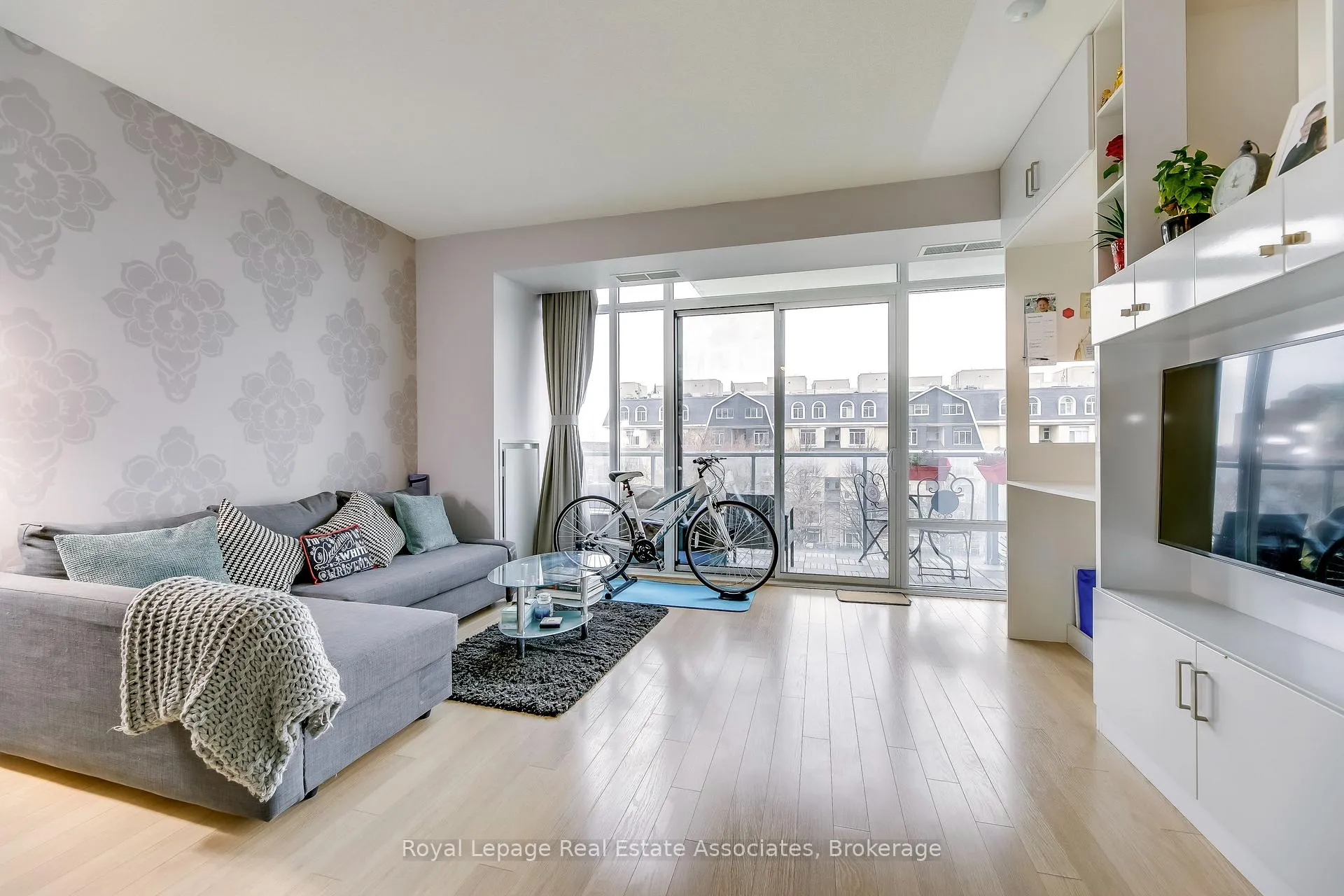 Photo 5 of Unit 418, 90 Stadium Road, Toronto, Niagara — HOMEH