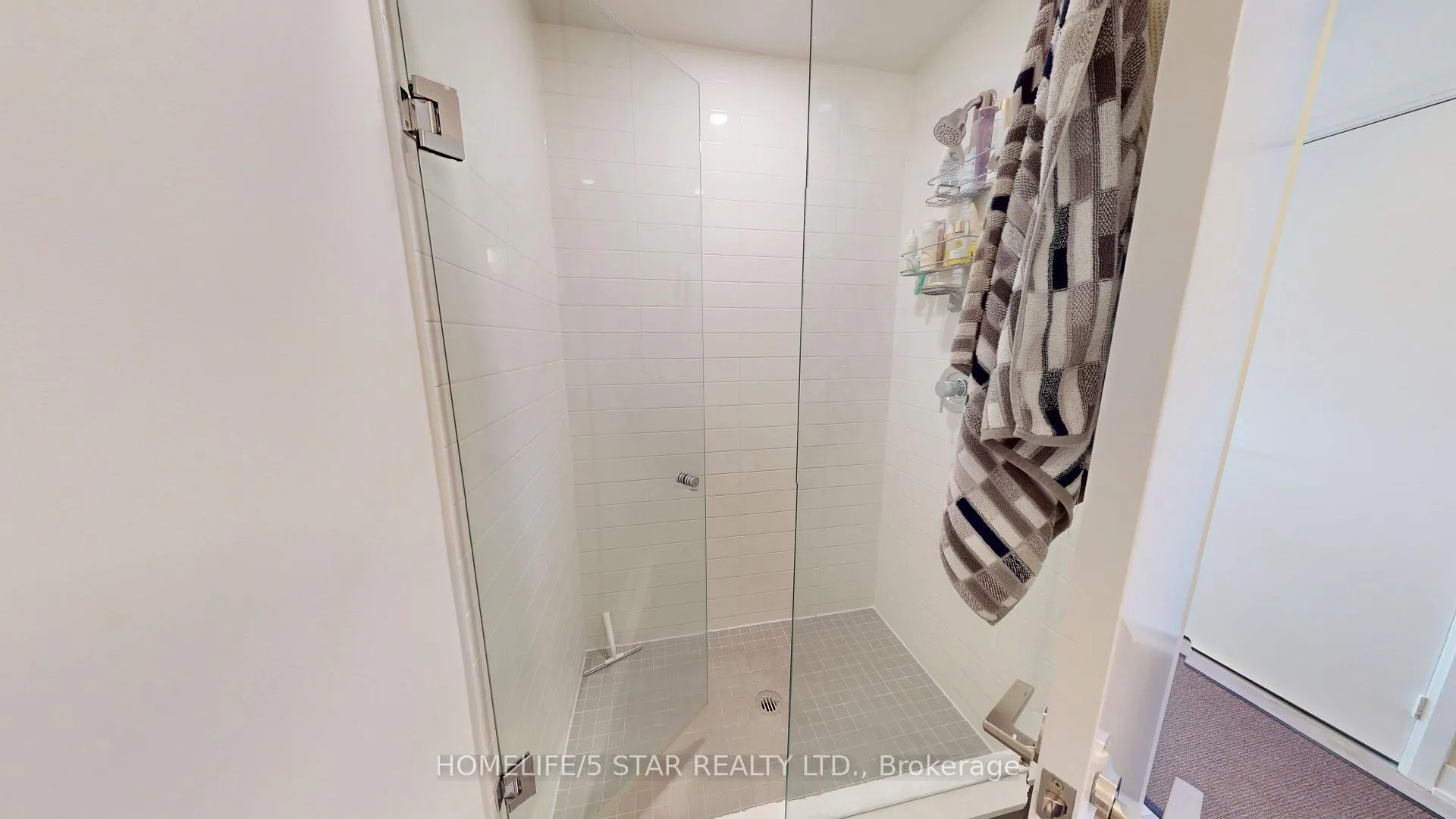 Photo 5 of Unit 1509W, 27 Bathurst Street, Toronto, Waterfront Communities — HOMEH