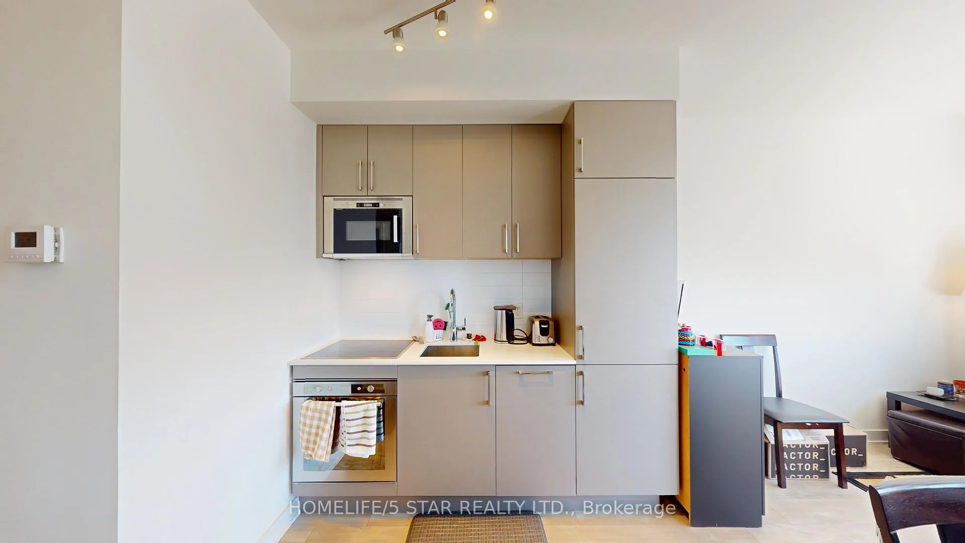 Photo 8 of Unit 1509W, 27 Bathurst Street, Toronto, Waterfront Communities — HOMEH