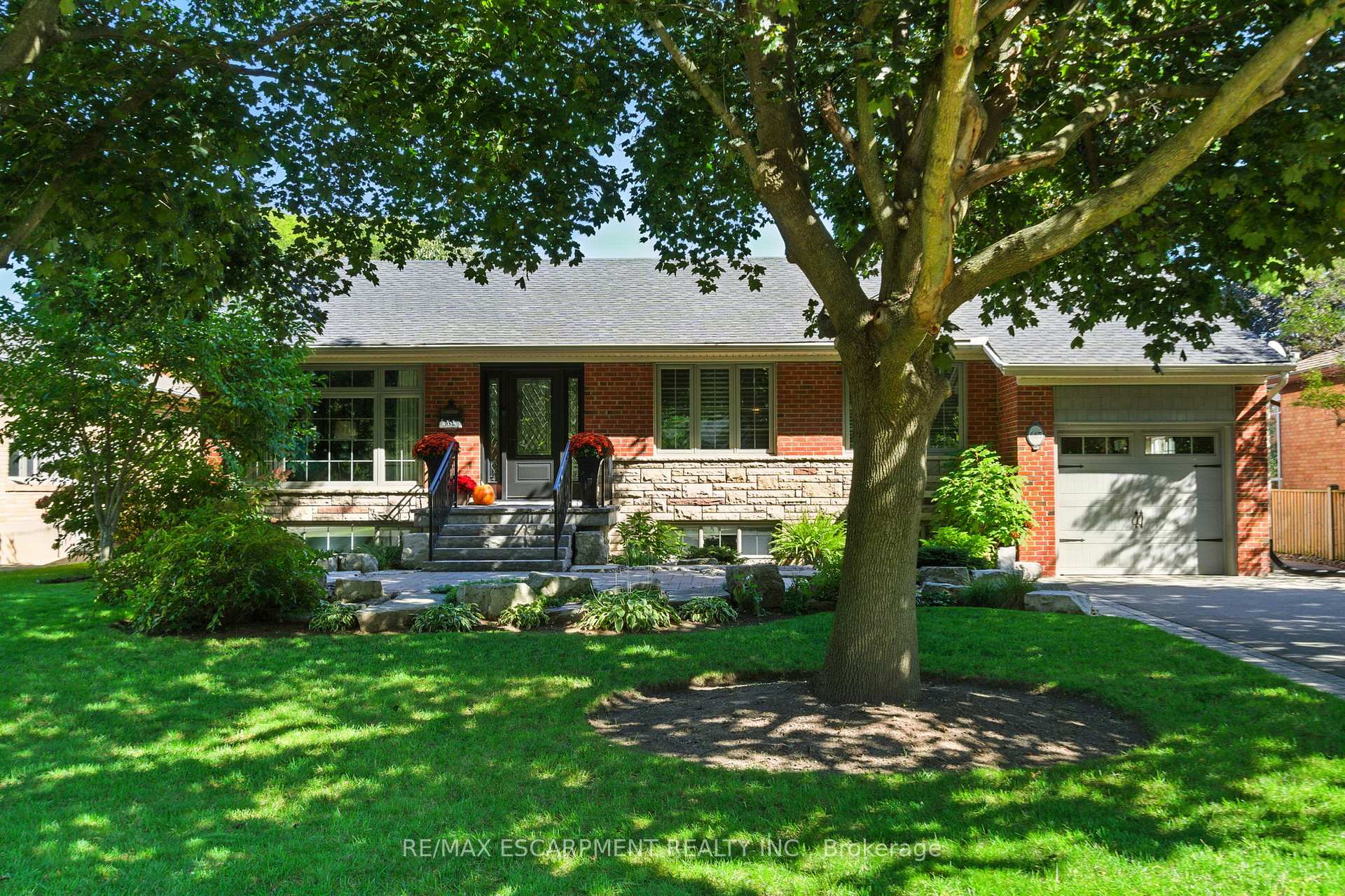 Photo 2 of 665 King Road, Burlington, LaSalle — HOMEH